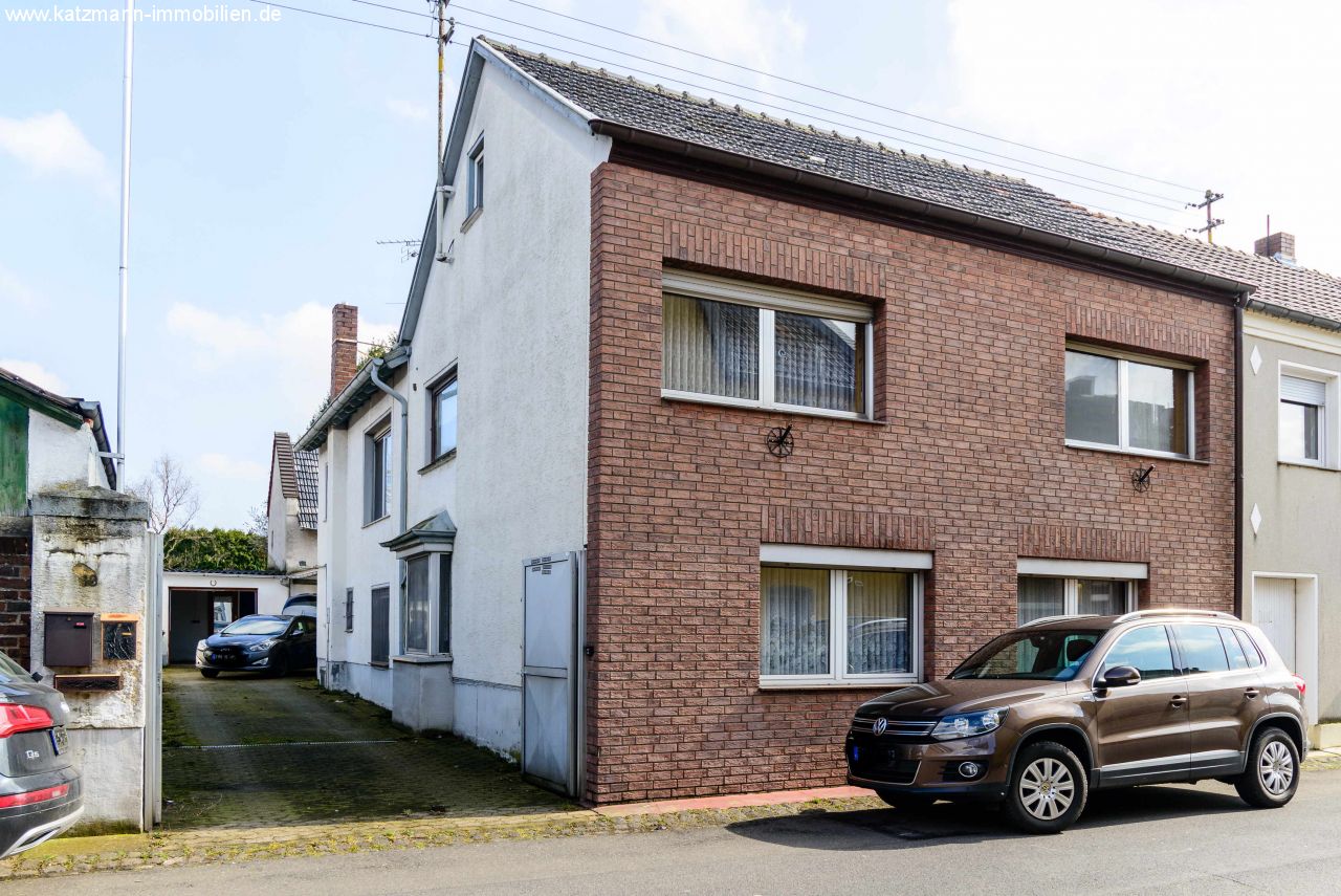 Großes Wohn-/Geschäftshaus (ELW möglich) mit Anbauten, Garage, Garten und weiterem Ausbaupotential zu verkaufen 