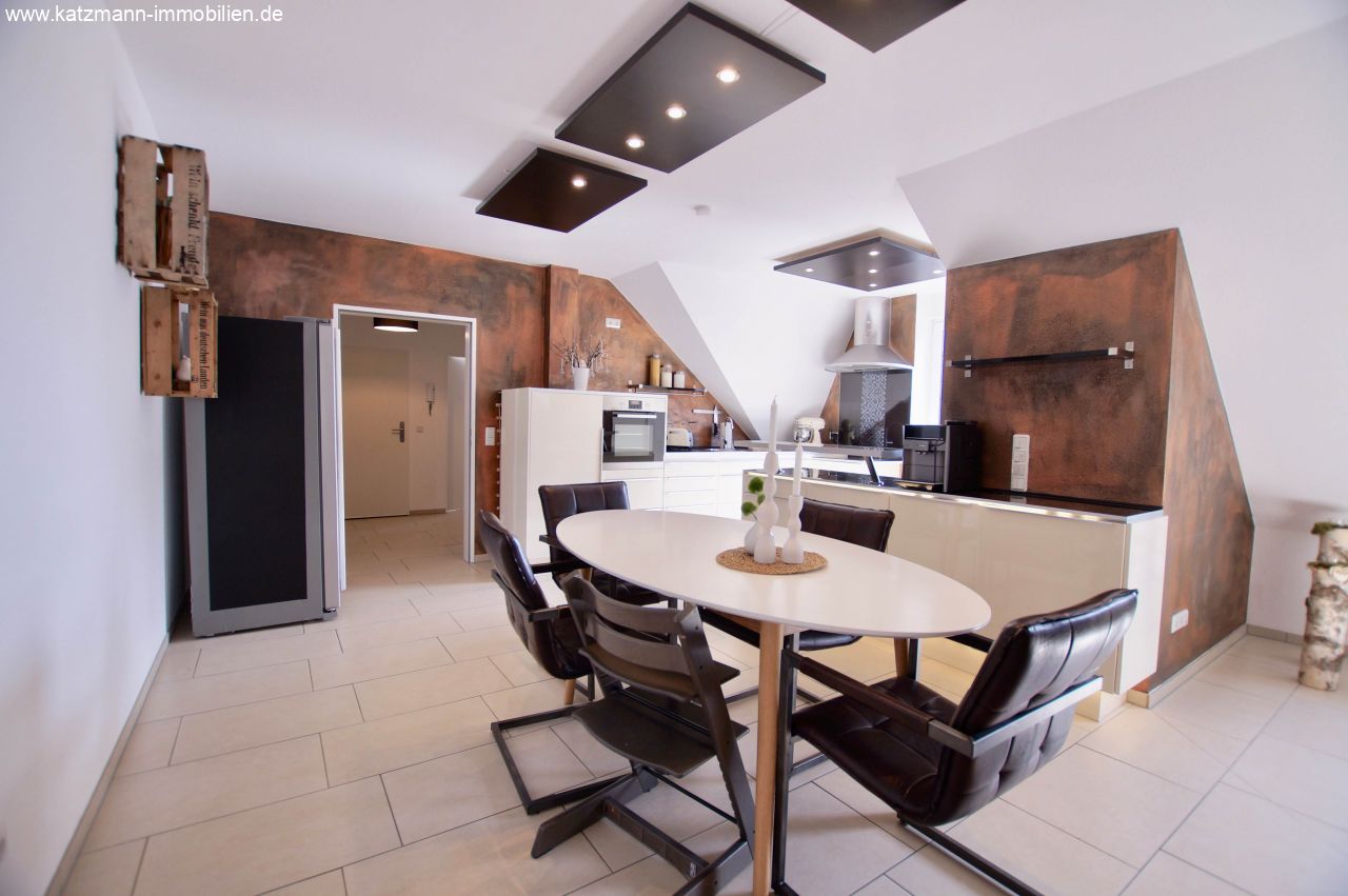 Hochwertige luxuriöse 3-Zimmer-Wohnung (1. Etage) mit Loggia zu verkaufen 