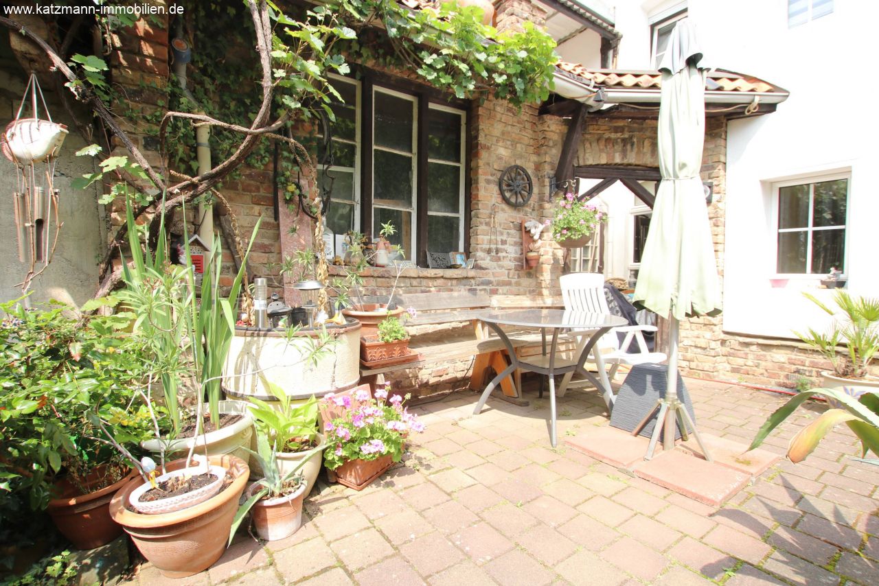 Mediterranes Wohngefühl mit wunderschönem eingewachsenem Garten mit Obstbäumen zu verkaufen von Euskirchen 