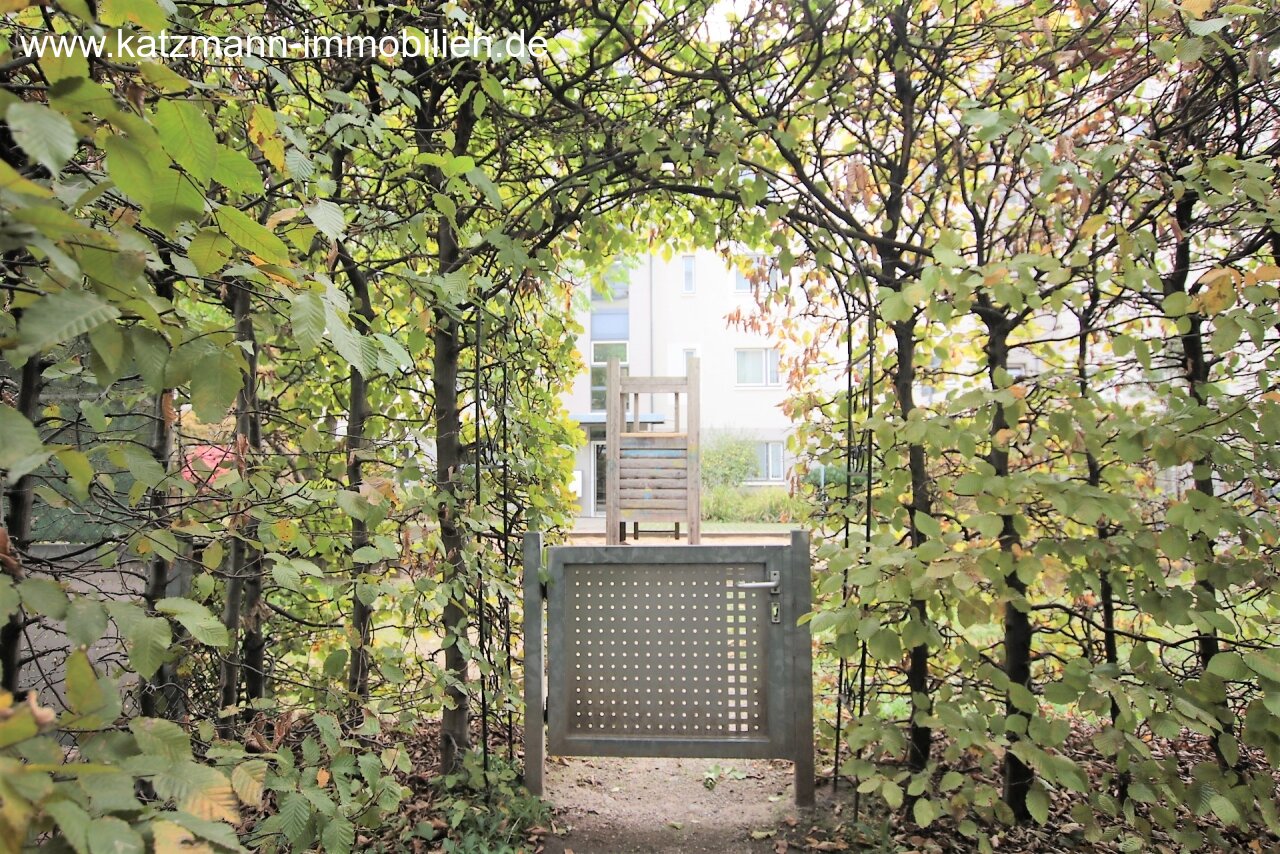 Wohnen im Veedel Ehrenfeld! Große, barrierearme 4-Zimmer ETW mit Terrasse u. Garten, Kellerraum u. Tiefgaragenstellplatz zu verkaufen! 