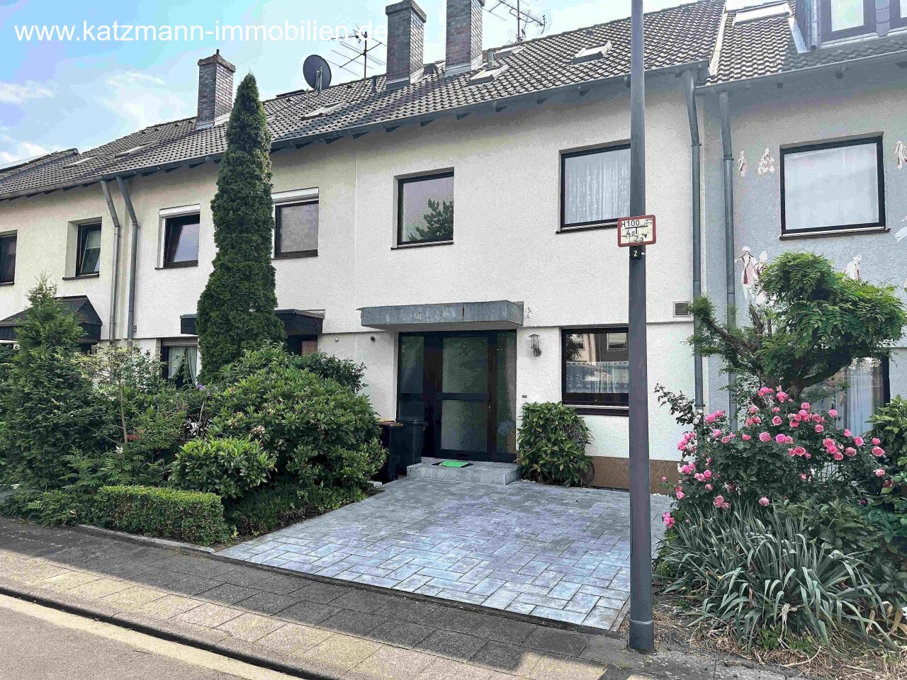 Sehr gepflegtes Reihenmittelhaus mit 5-6 Zimmern, Sauna u. Garage zu verkaufen 