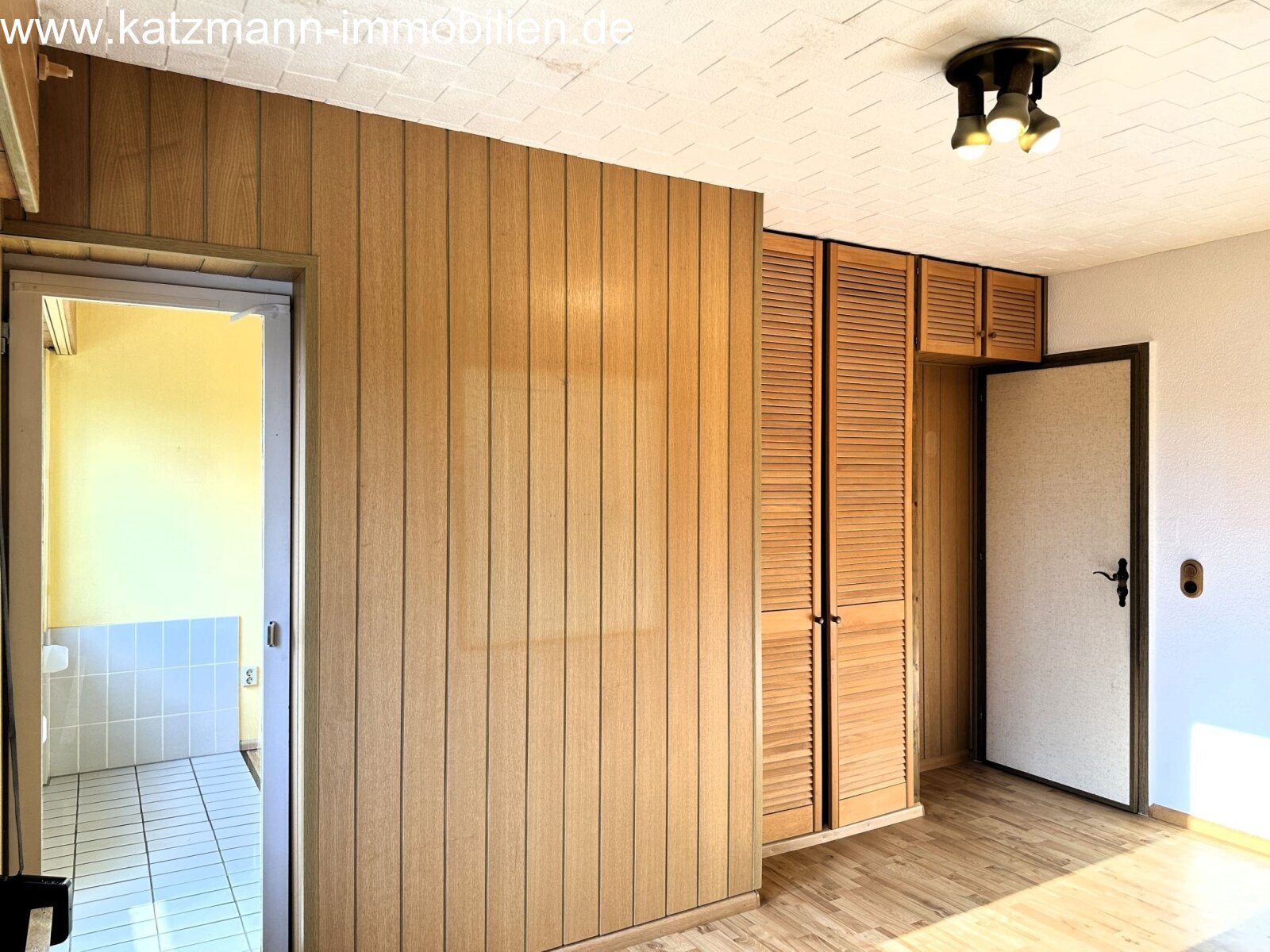 Grande maison avec garage dans un bel emplacement de Lechenich-Sud à vendre (environ 15 minutes à pied du marché)