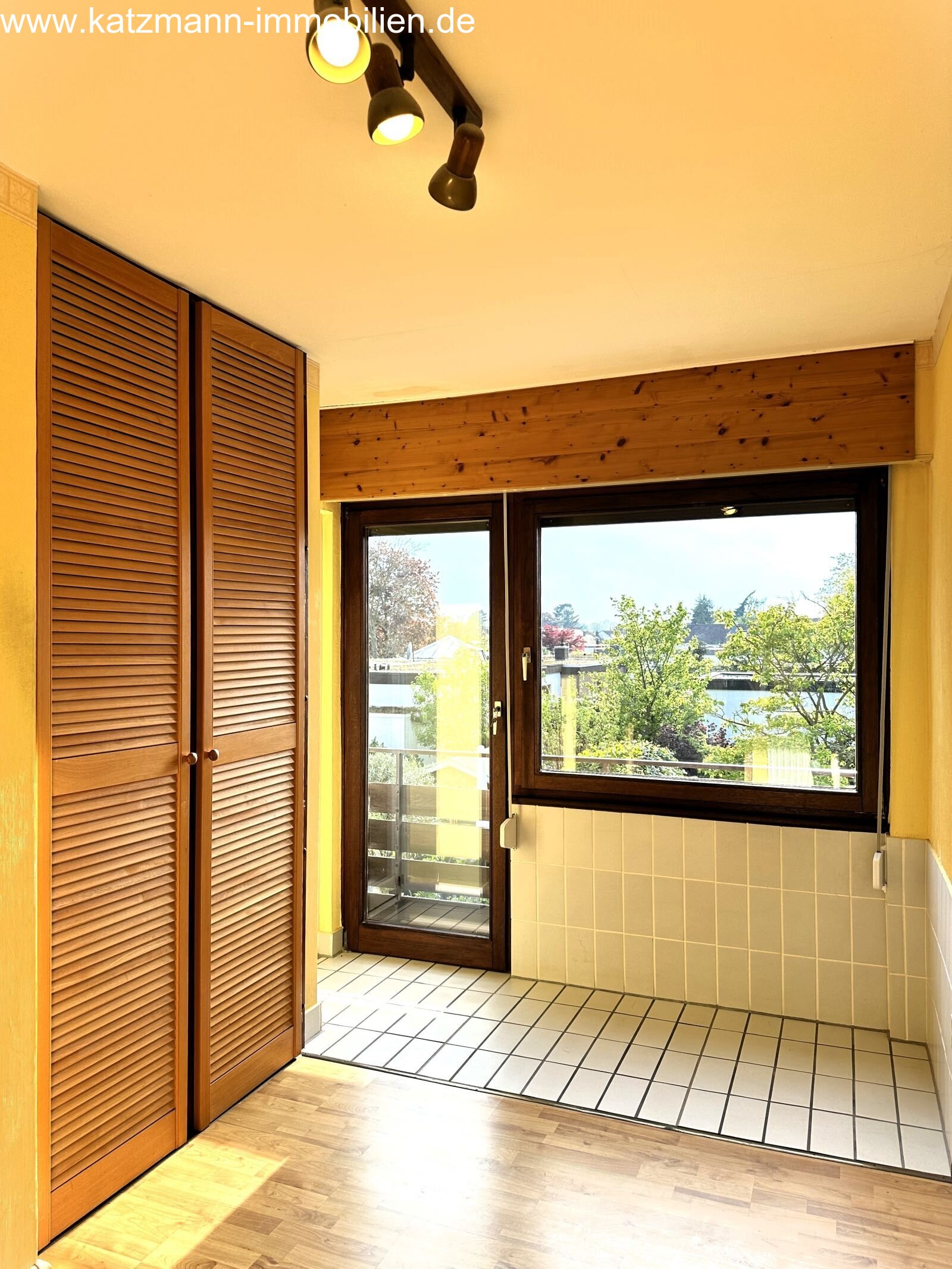 Grande maison avec garage dans un bel emplacement de Lechenich-Sud à vendre (environ 15 minutes à pied du marché)