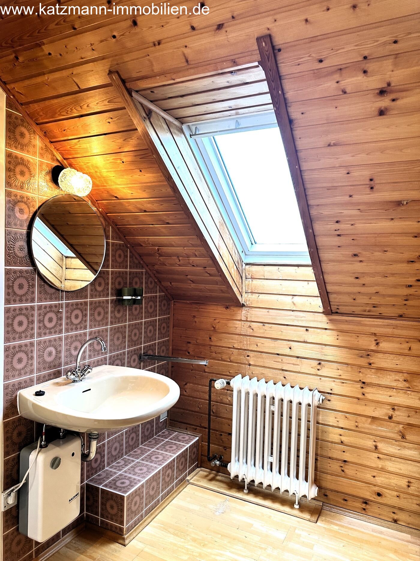 Grande maison avec garage dans un bel emplacement de Lechenich-Sud à vendre (environ 15 minutes à pied du marché)