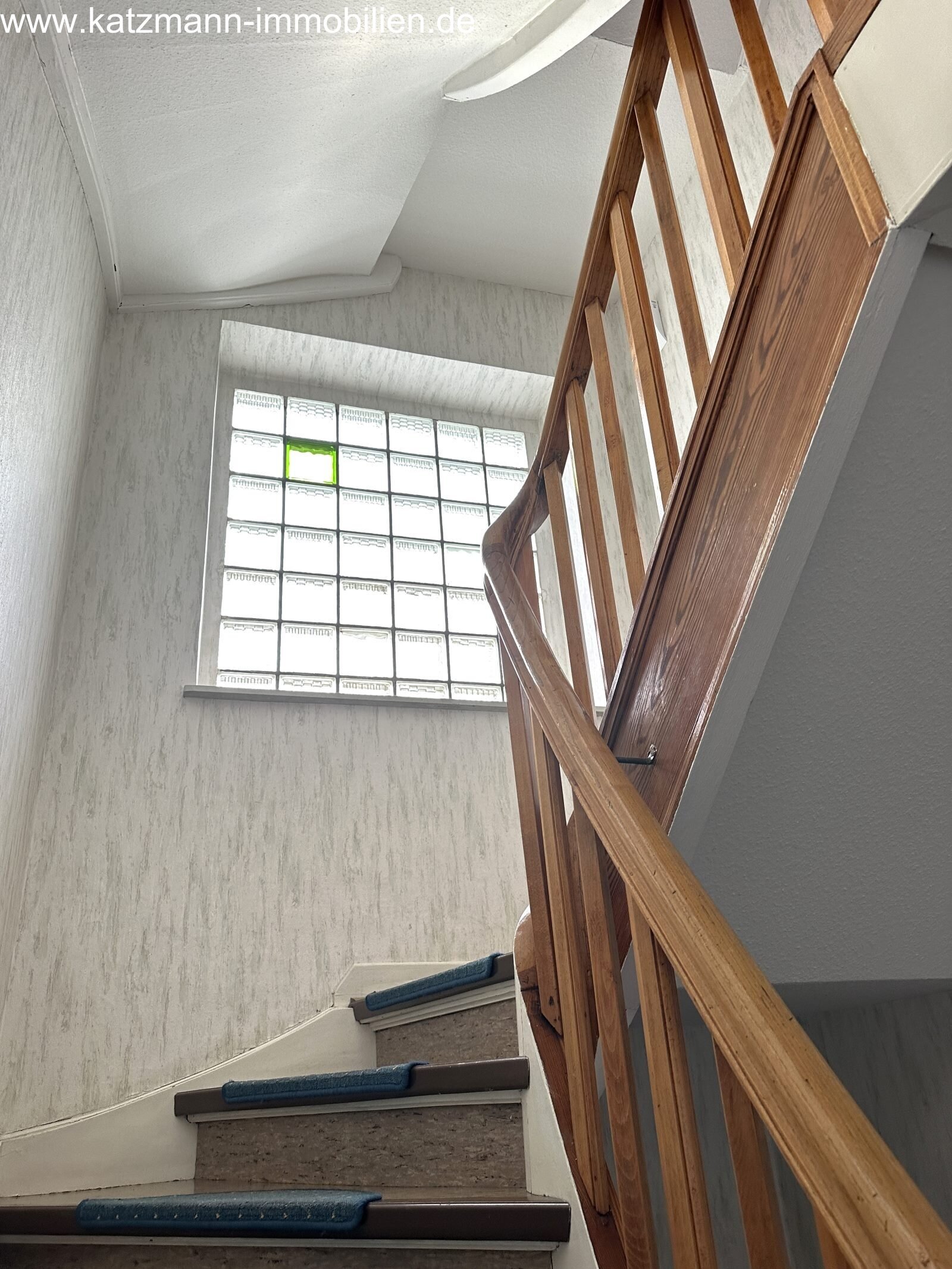 Immeuble multifamilial + garages + terrain de 747 m² à vendre