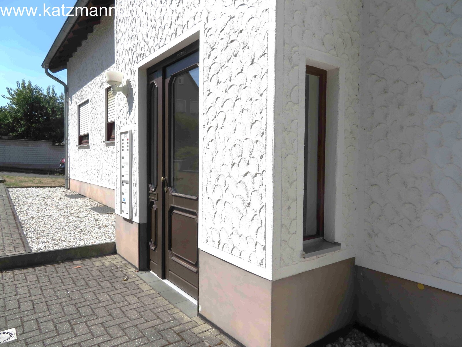 Helle 3-Zimmerwohnung im Dachgeschoss eines 7-Parteienhauses zu vermieten, Balkon, Stellplatz u. Kellerraum inklusive