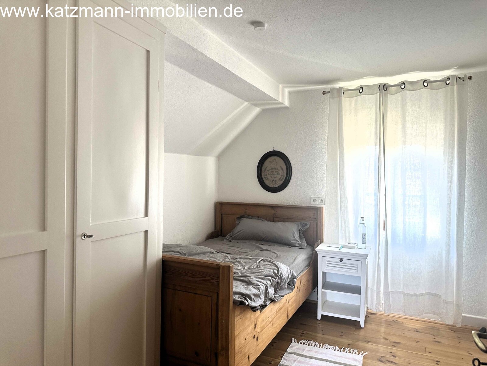 2 maisons : maison résidentielle de prestige, appartement de vacances, cabinet médical et double garage (environ 571 m² habitables / surface utile) à vendre.