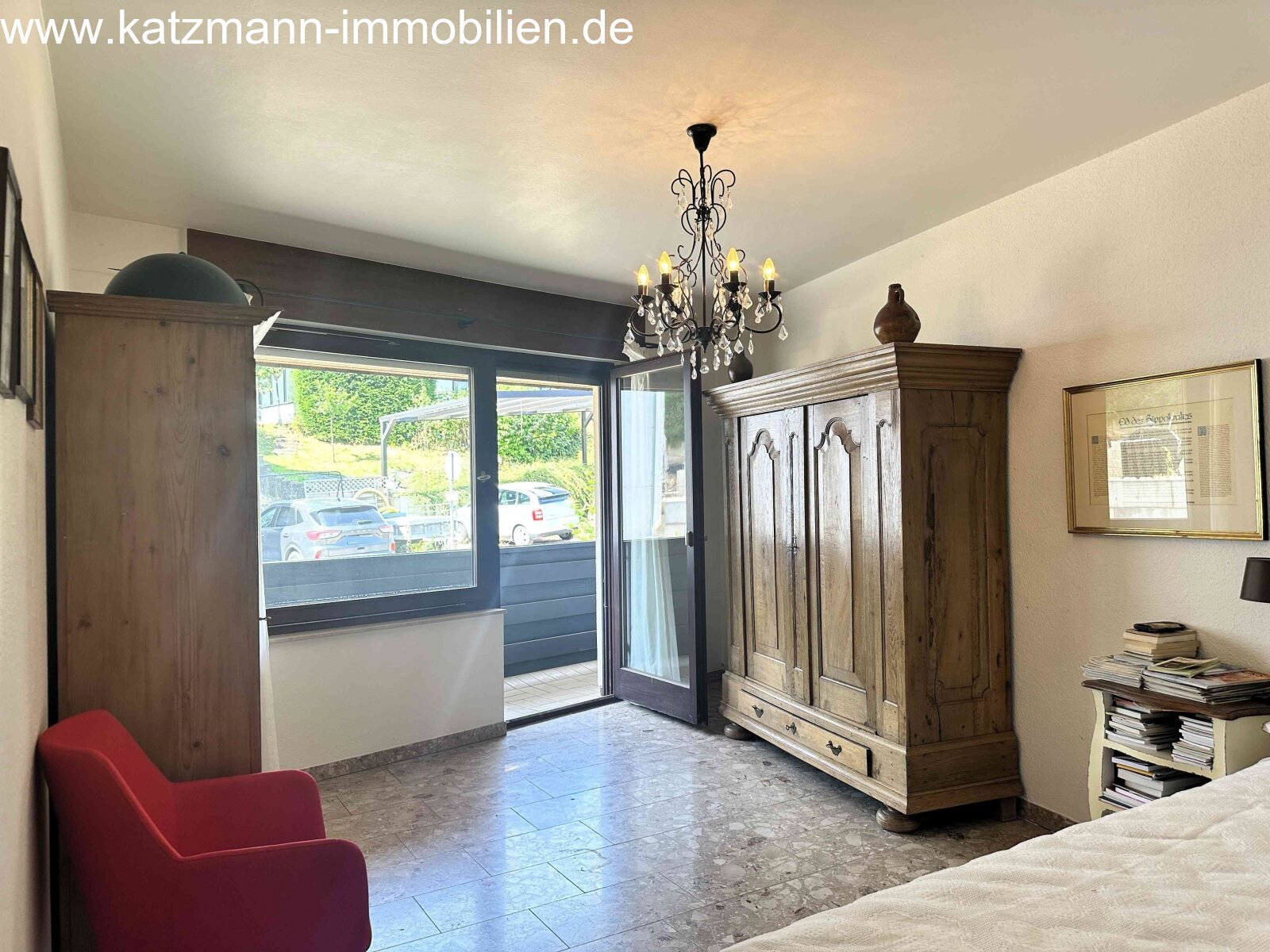 2 maisons : maison résidentielle de prestige, appartement de vacances, cabinet médical et double garage (environ 571 m² habitables / surface utile) à vendre.