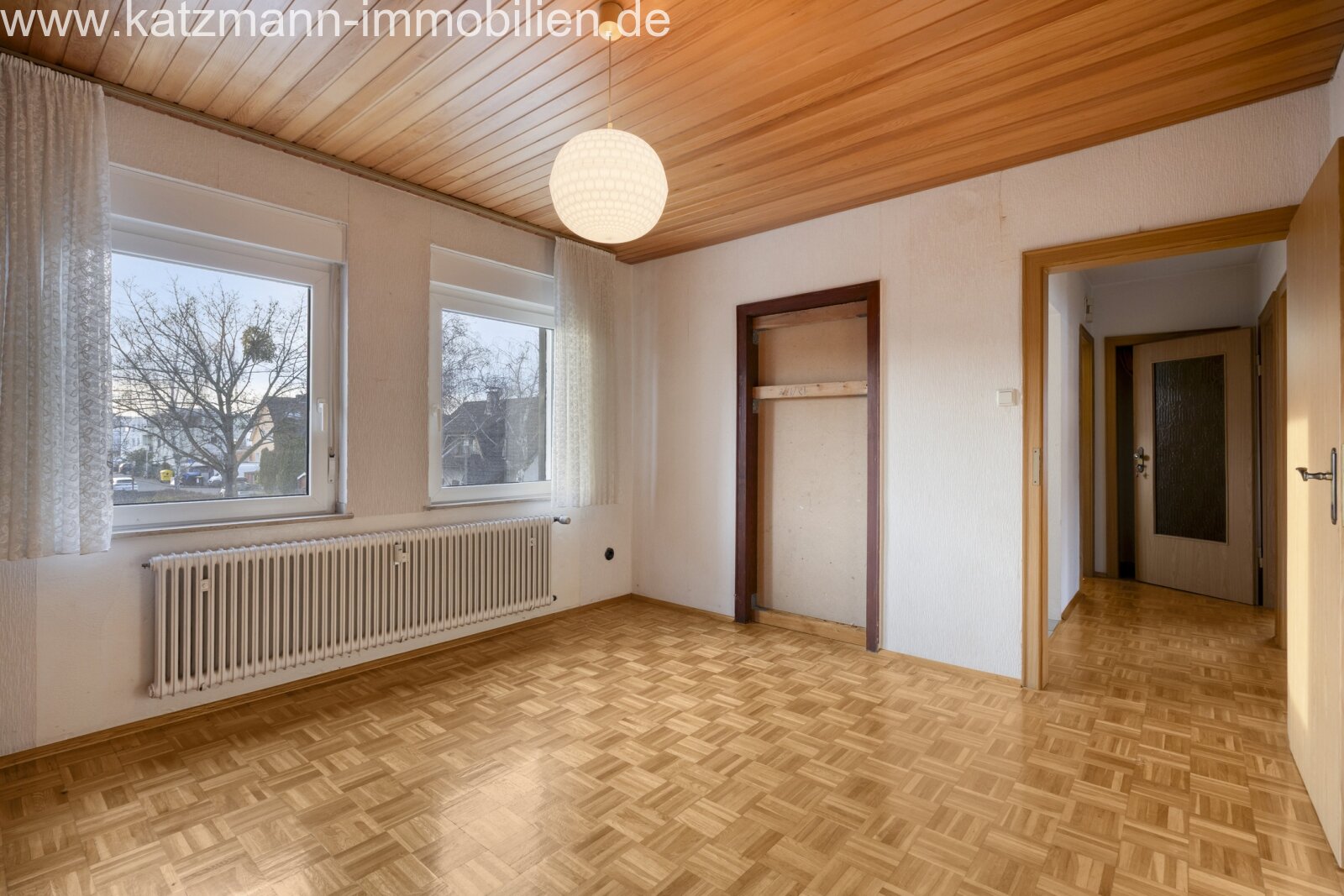 1-2 Familienhaus mit Garage - Wohnen & Vermieten kombinierbar, fußläufig zur S-Bahn-Station