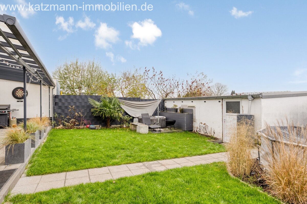 Résider en toute exclusivité avec confort : Grande maison familiale avec 3 garages dans le meilleur quartier d'Erftstadt-Köttingen