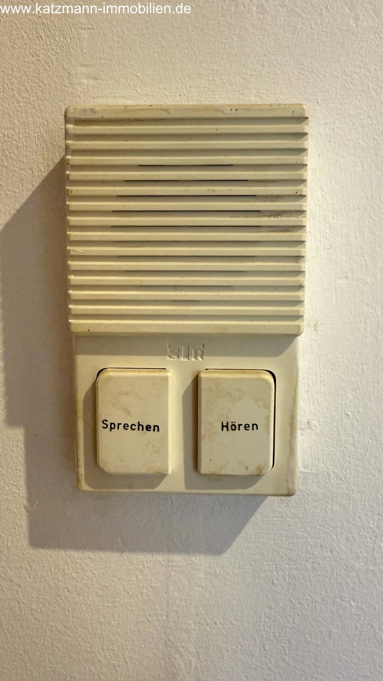 Communication de confort : Interphone vintage avec fonction parler-écouter