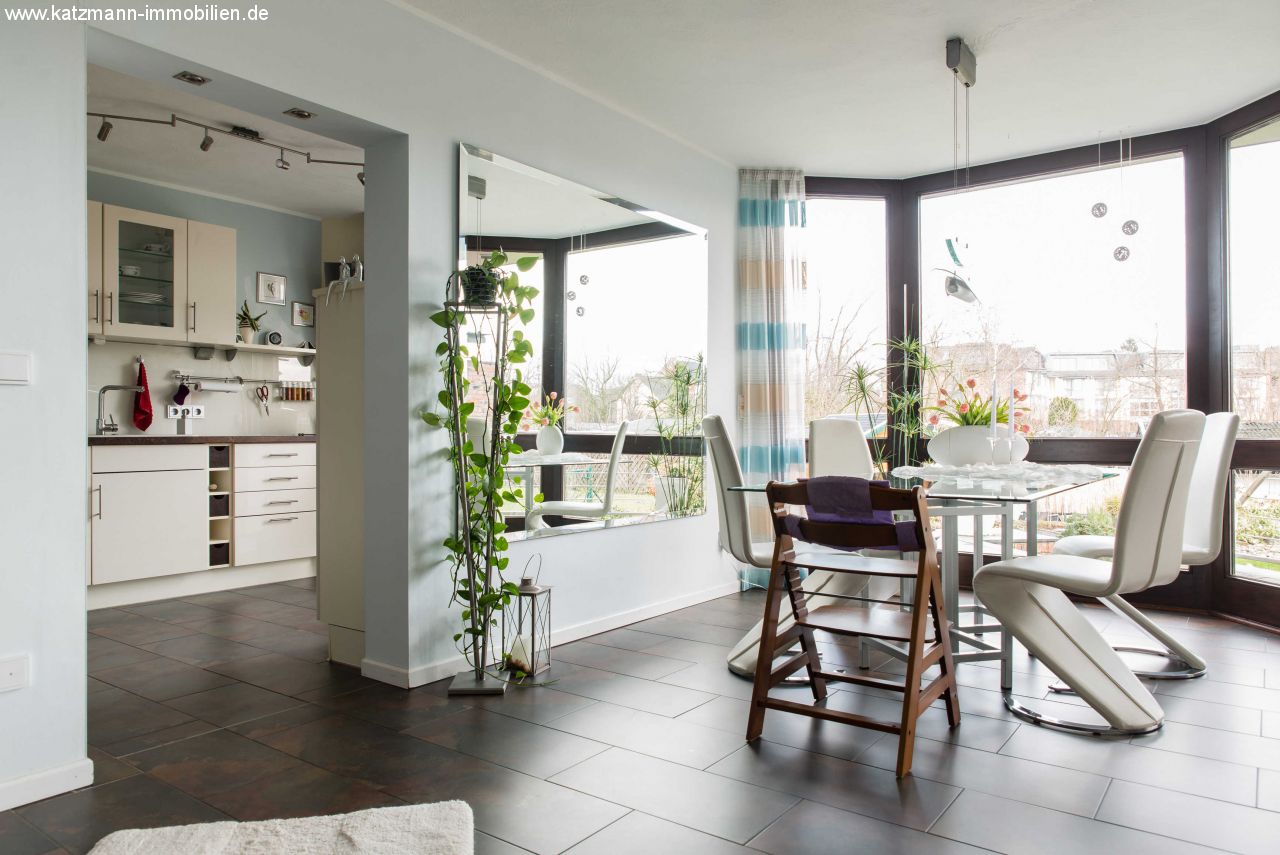 Exklusives Zweifamilienhaus (Mehrgenerationenhaus) mit Garage in hervorragender Lage zu verkaufen 