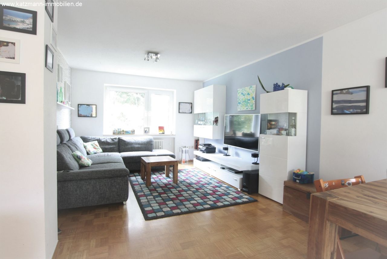 Helle 3-Zimmer-Wohnung (1. Etage) mit Loggia in begrünter Wohnanlage zu verkaufen 