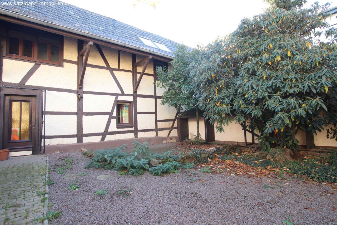 Besonderes Juwel zum Verlieben! Eichenfachwerkhaus mit Innenhof, Garten, Nebengebäude und großer Werkstatt zu verkaufen! 