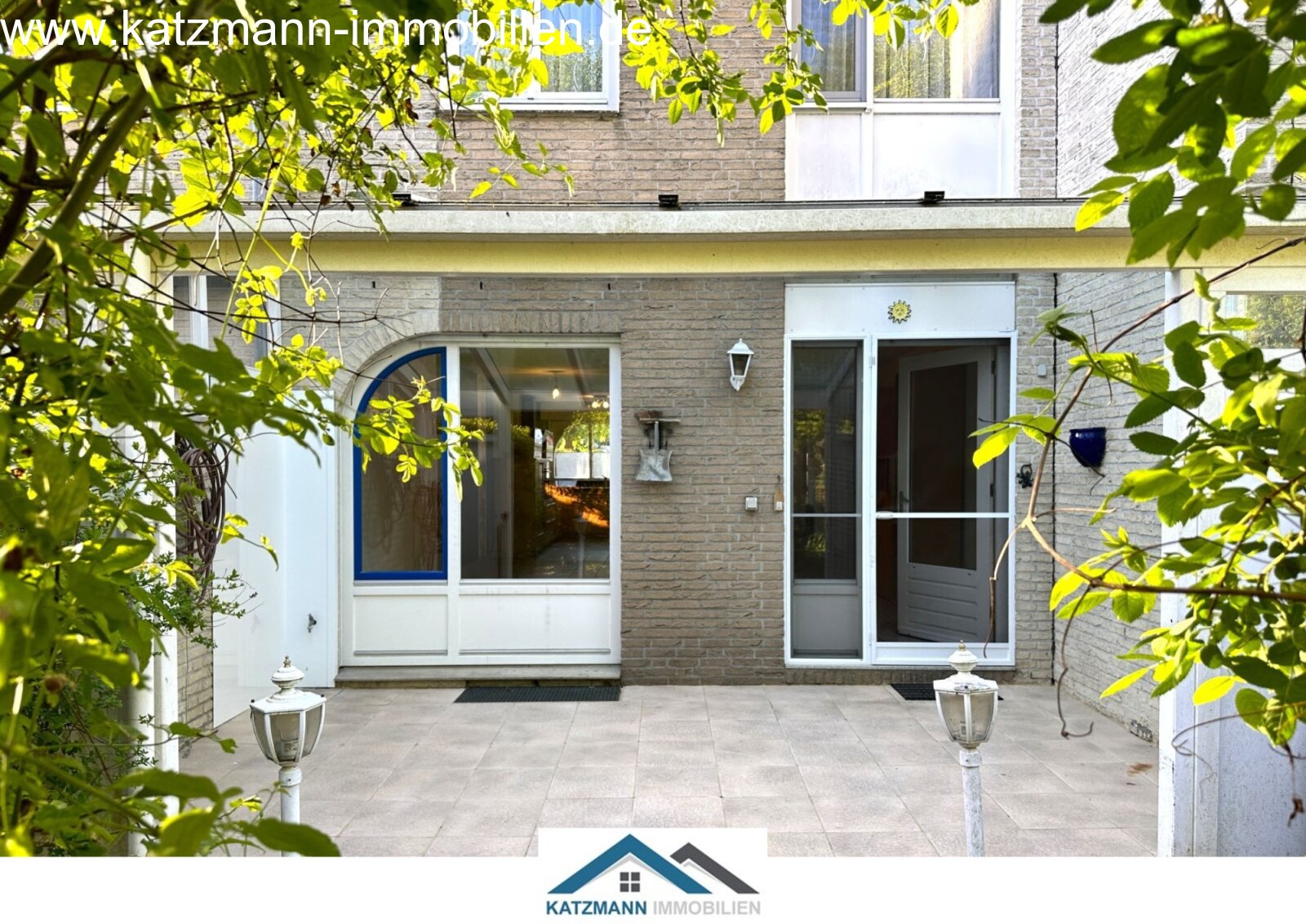 Reihenhaus mit 2 Terrassen u. Carport, 5 Fußminuten vom Hürth Park entfernt zu verkaufen 