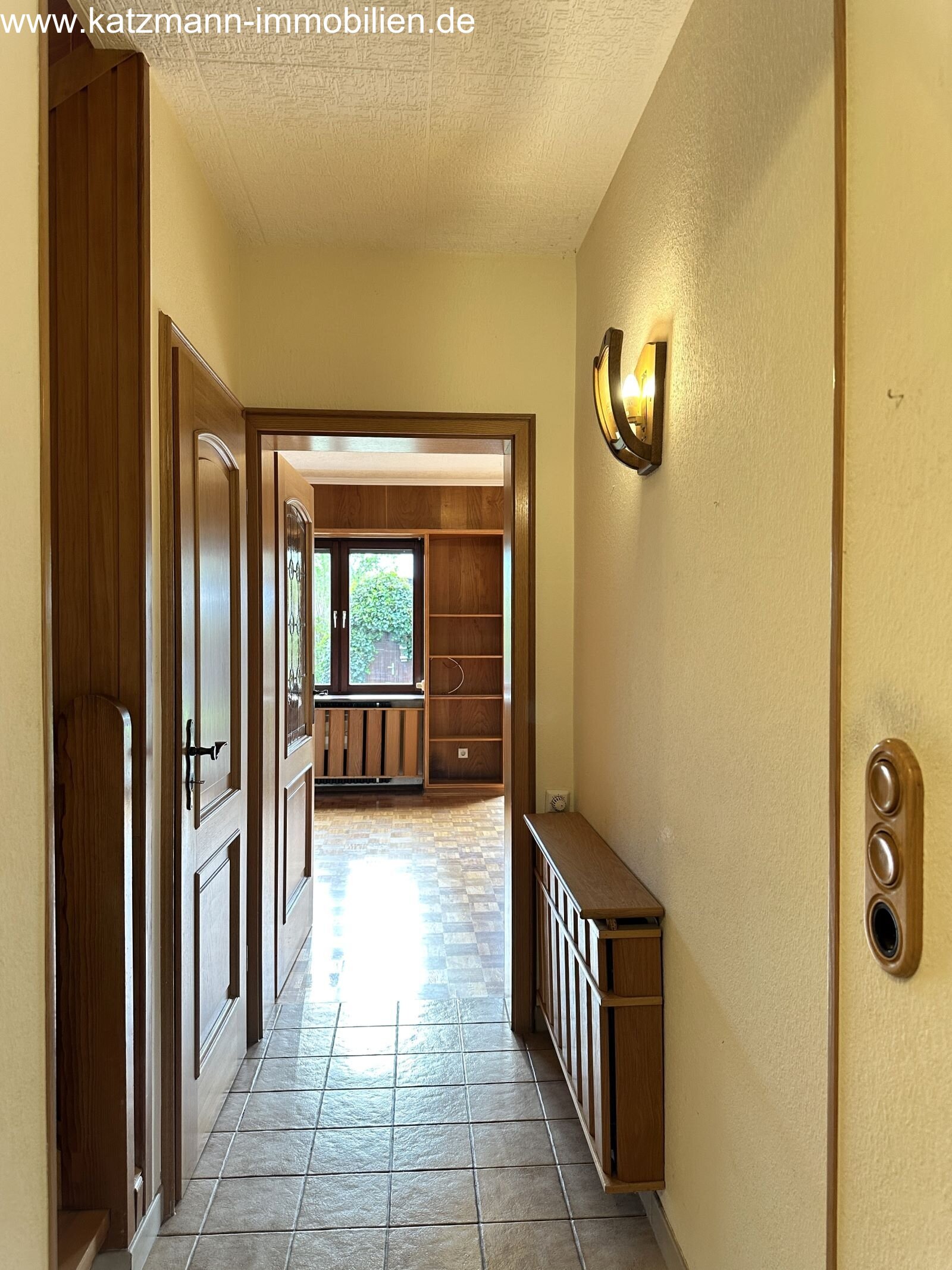 Grande casa con garage in posizione bella a Lechenich-Süd da vendere (circa 15 minuti a piedi dal mercato)