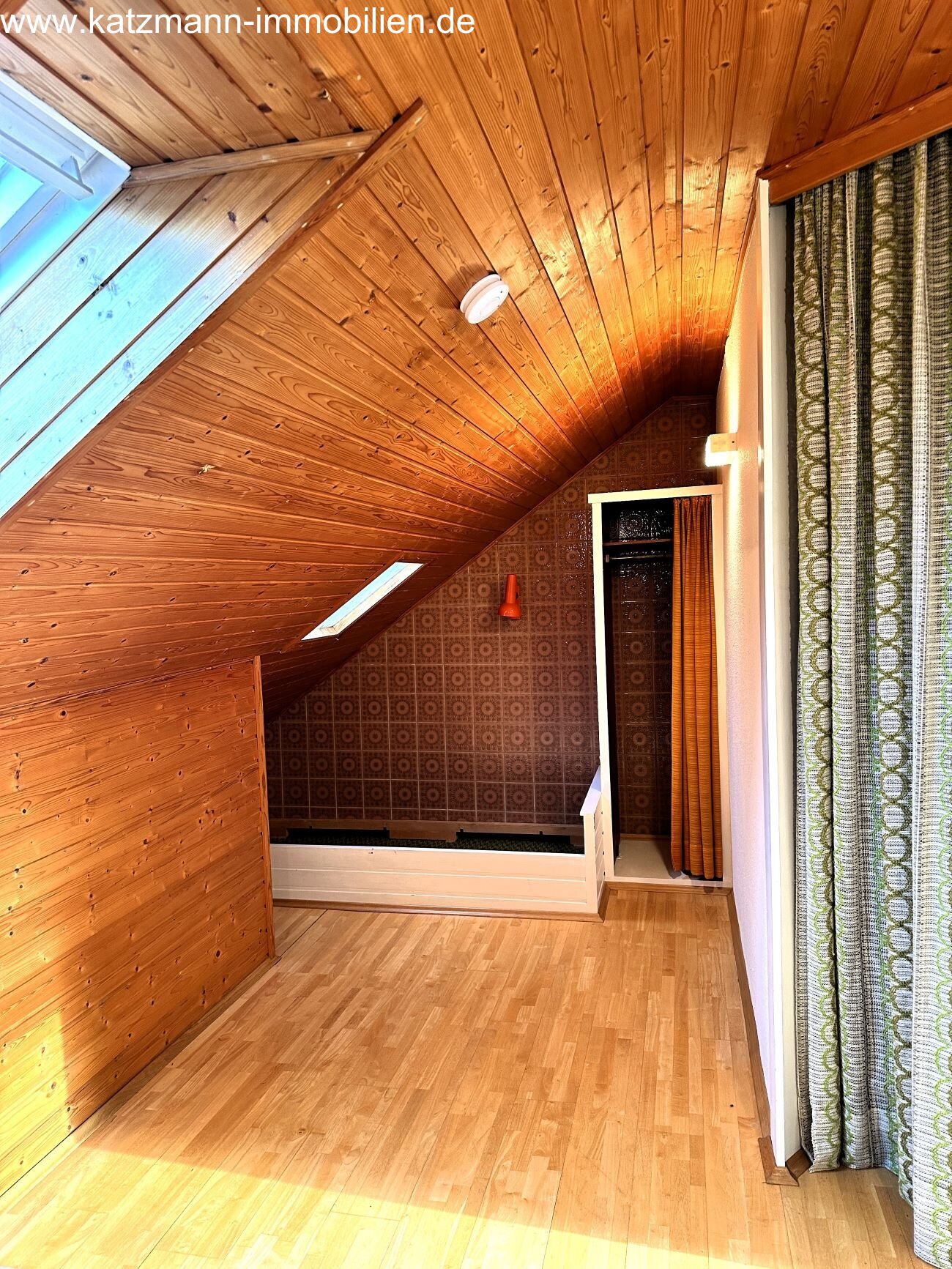 Grande casa con garage in posizione bella a Lechenich-Süd da vendere (circa 15 minuti a piedi dal mercato)