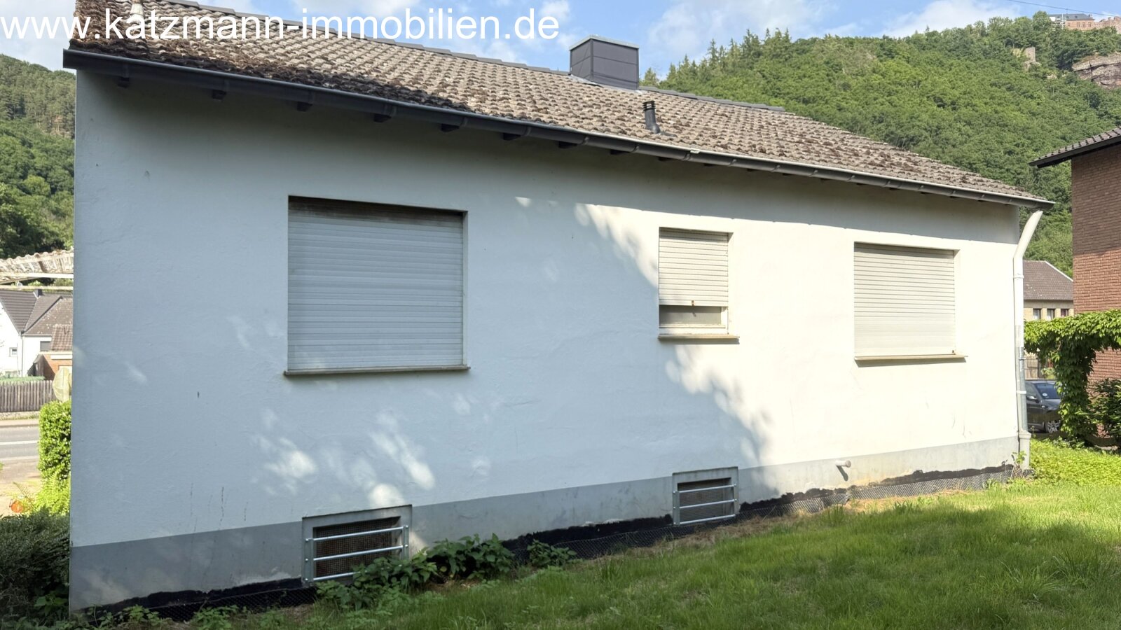 Casa indipendente in costruzione solida, molto potenziale e 687 m² di terreno in vendita – a soli 2 minuti a piedi dalla stazione