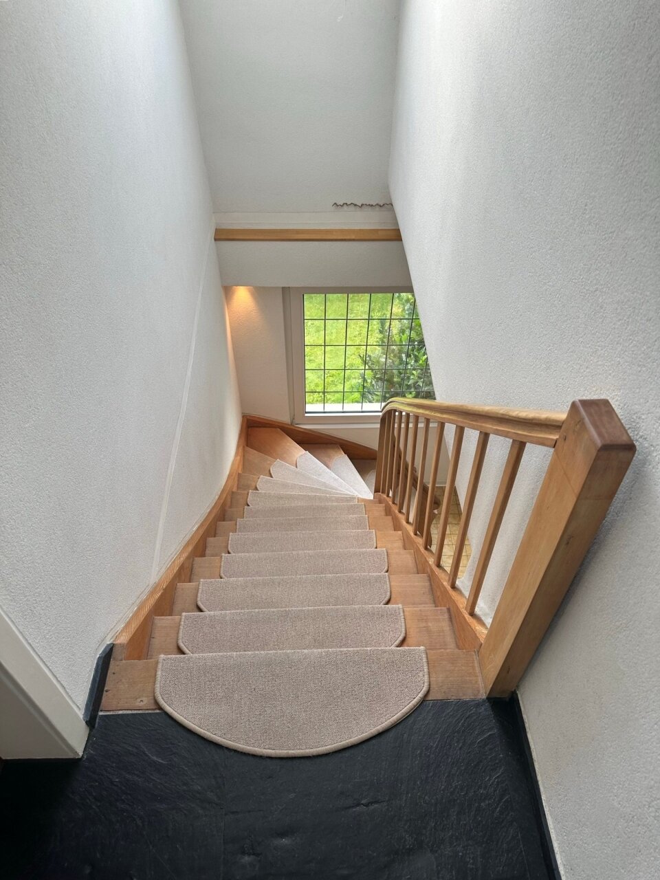 Splendido immobile bifamiliare con studio abitabile eccezionale e circa 893 m² di terreno in vendita nelle vicinanze del centro!