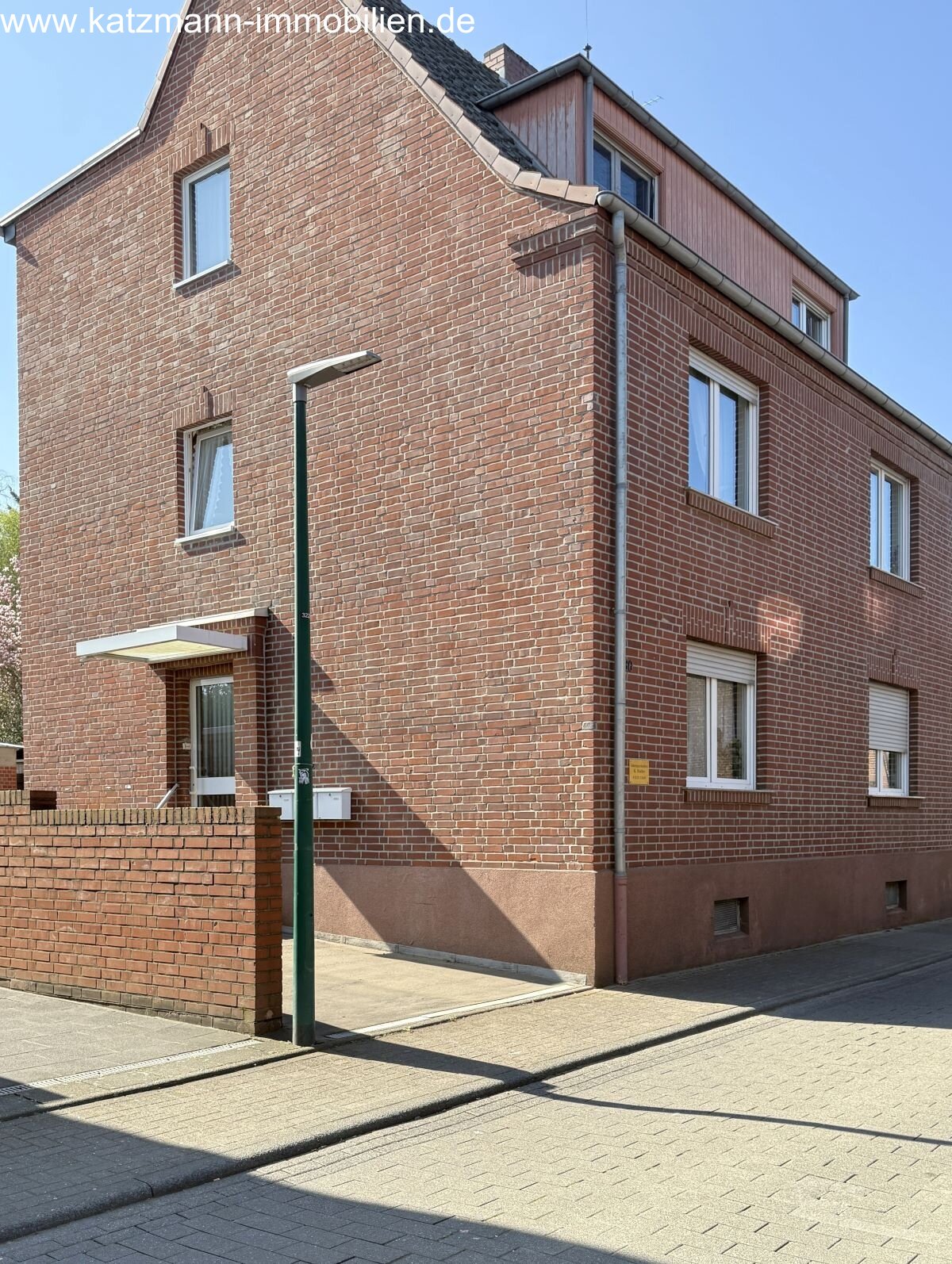 Palazzo multifamiliare + Garage + terreno di 747 m² in vendita