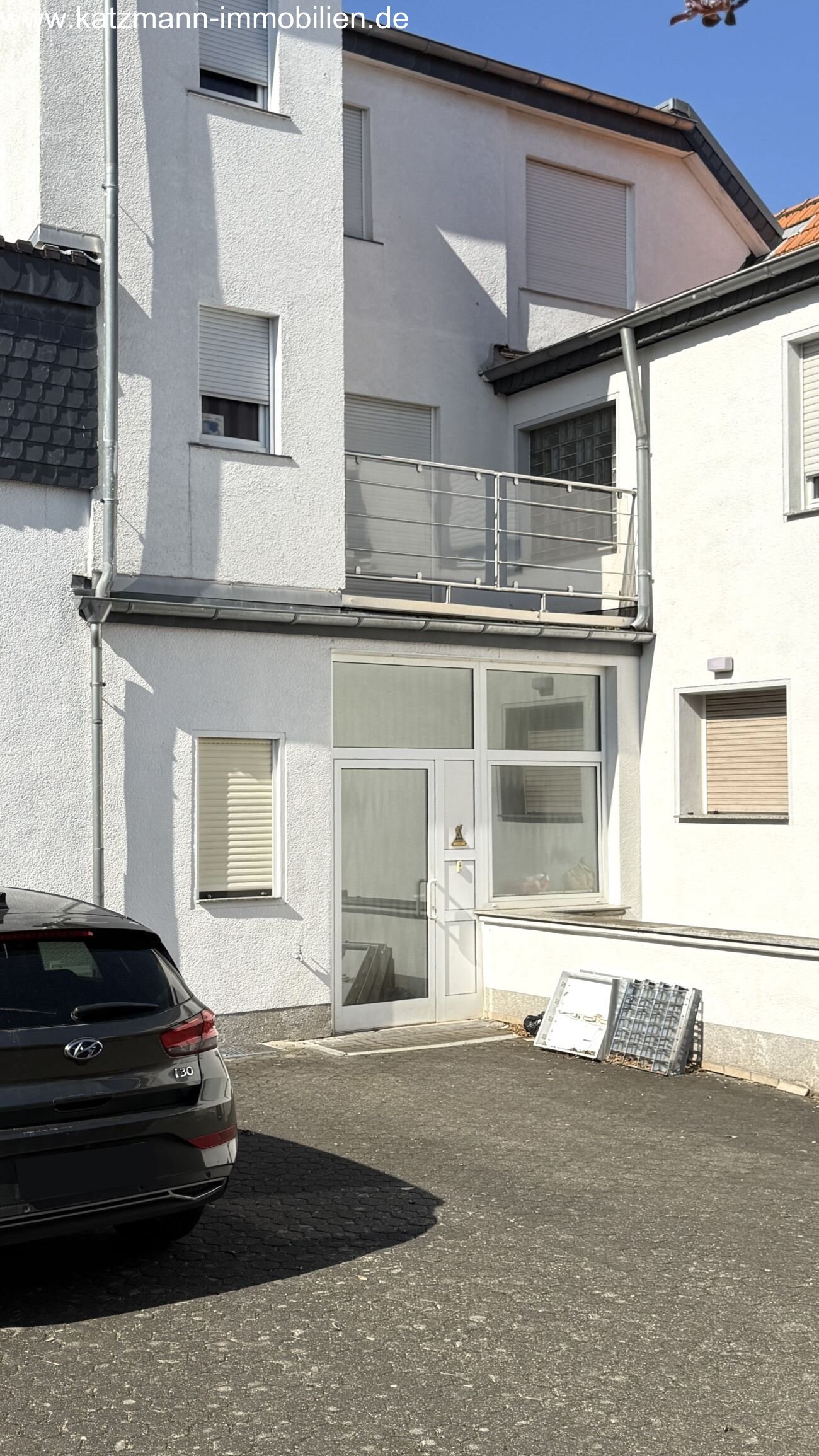 Edificio residenziale e commerciale + garage + terreno di 1.186 m² in vendita