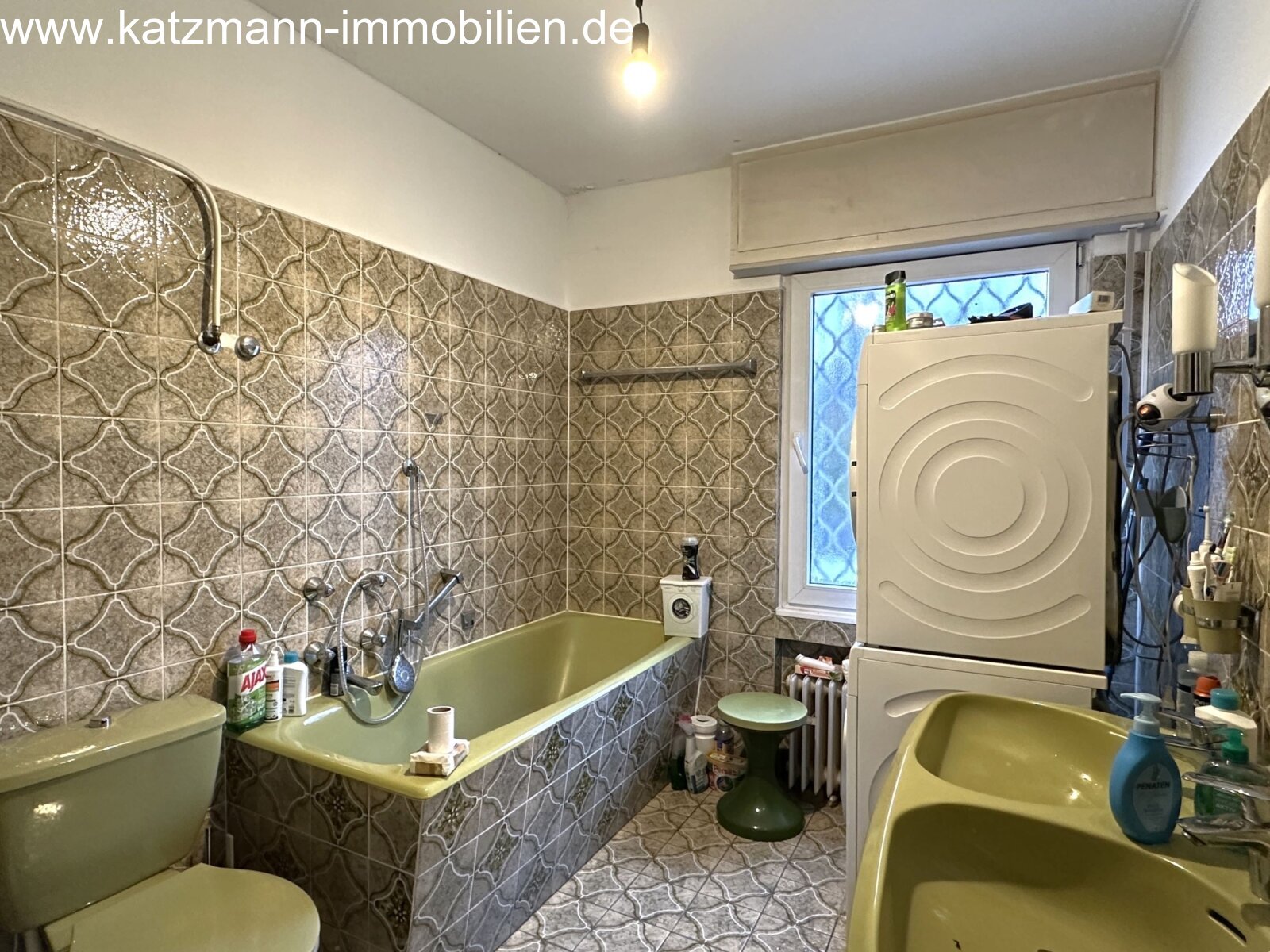 Edificio residenziale e commerciale + garage + terreno di 1.186 m² in vendita