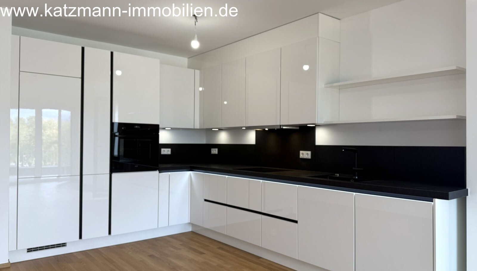 Exklusive Penthouse-Wohnung mit TG-Stellplatz zu vermieten – barrierefrei u. zentrumsnah