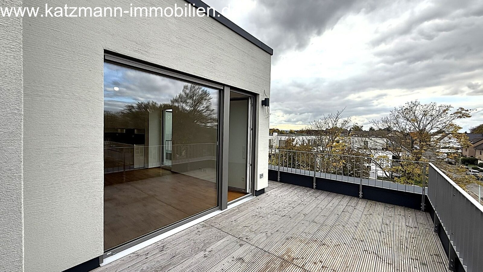 Exklusive Penthouse-Wohnung mit TG-Stellplatz zu vermieten – barrierefrei u. zentrumsnah