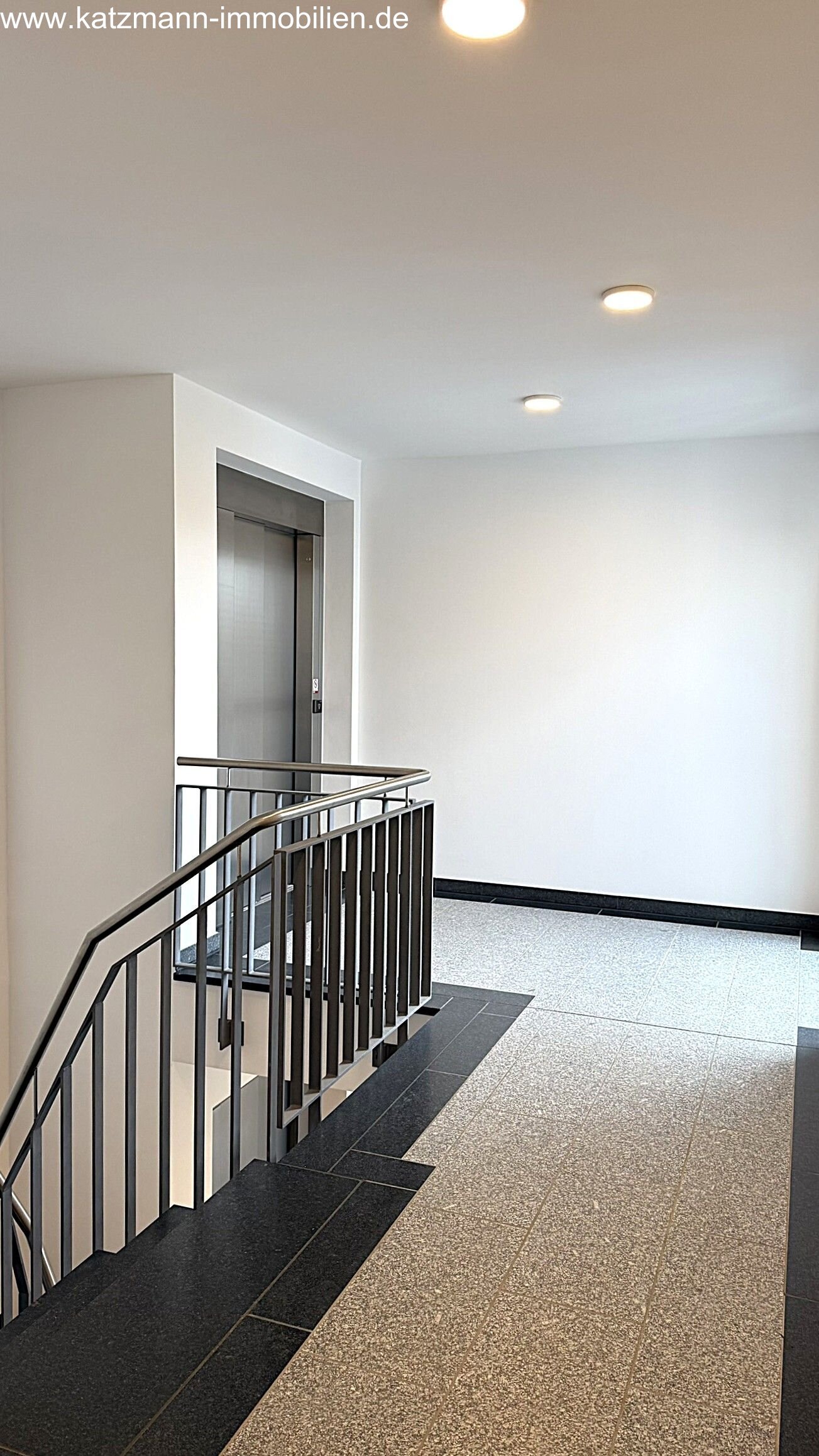 Exklusive Penthouse-Wohnung mit TG-Stellplatz zu vermieten – barrierefrei u. zentrumsnah