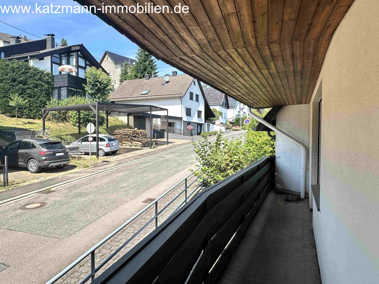 2 case: casa residenziale rappresentativa, appartamento per le vacanze, ambulatorio e doppia autorimessa (circa 571 m² di superficie abitabile/netta) in vendita