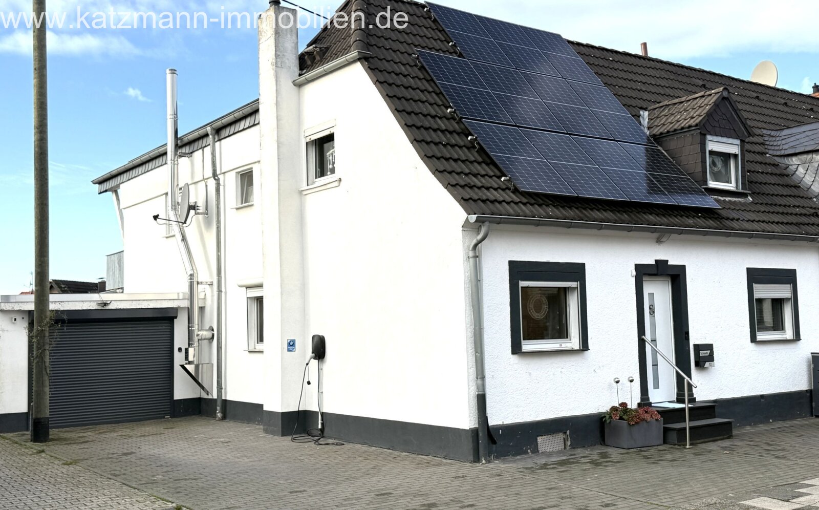 Abitare in esclusiva con comfort: spaziosa casa familiare con 3 garages in una posizione privilegiata di Erftstadt-Köttingen