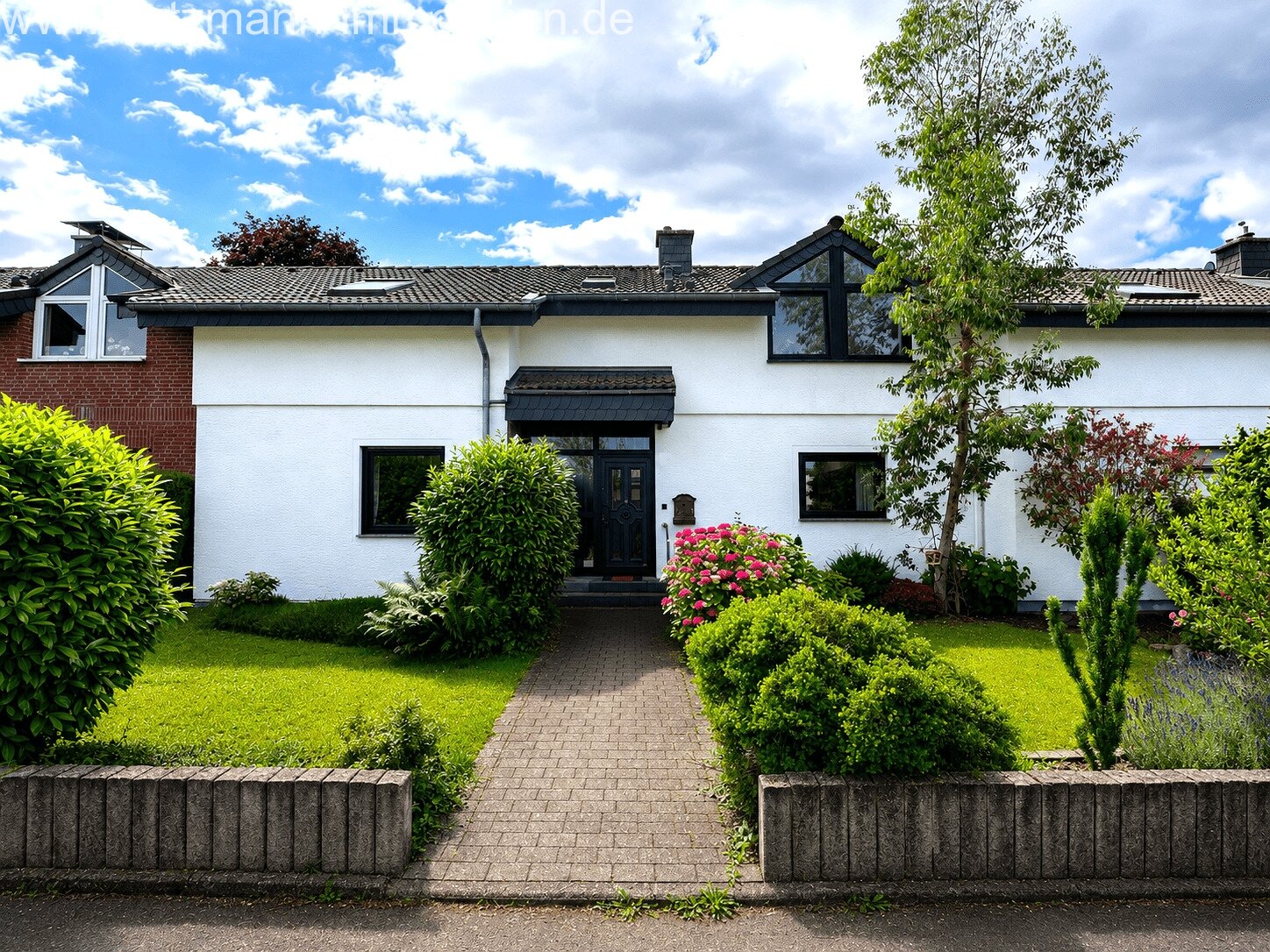 Exklusives Einfamilienhaus mit viel Platz –                               Top-Lage in Erftstadt-Lechenich