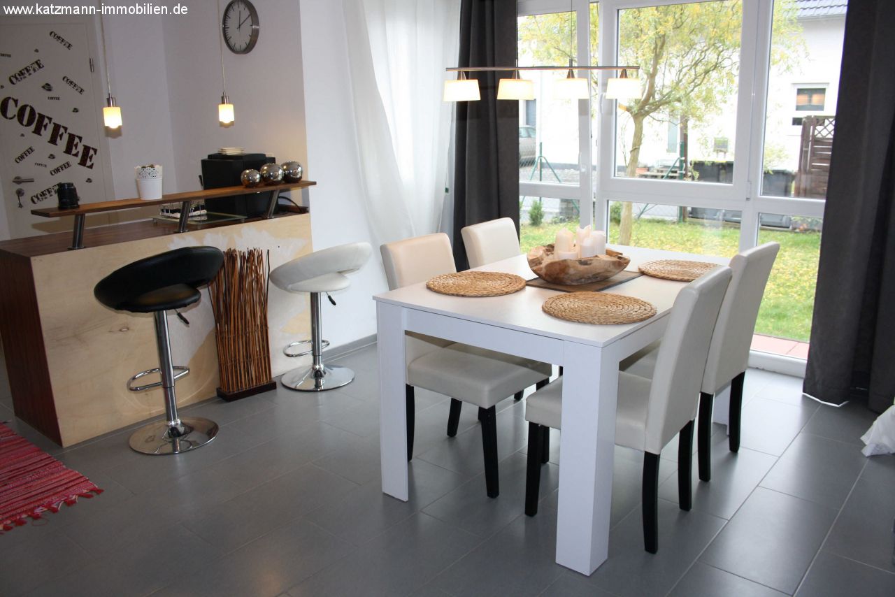 Neuwertiges Einfamilienhaus mit Top-Ausstattung und viel Platz zu verkaufen 