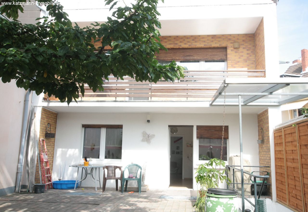 Stilvolles Einfamilienhaus mit Terrasse in ruhiger Citylage zu verkaufen. 