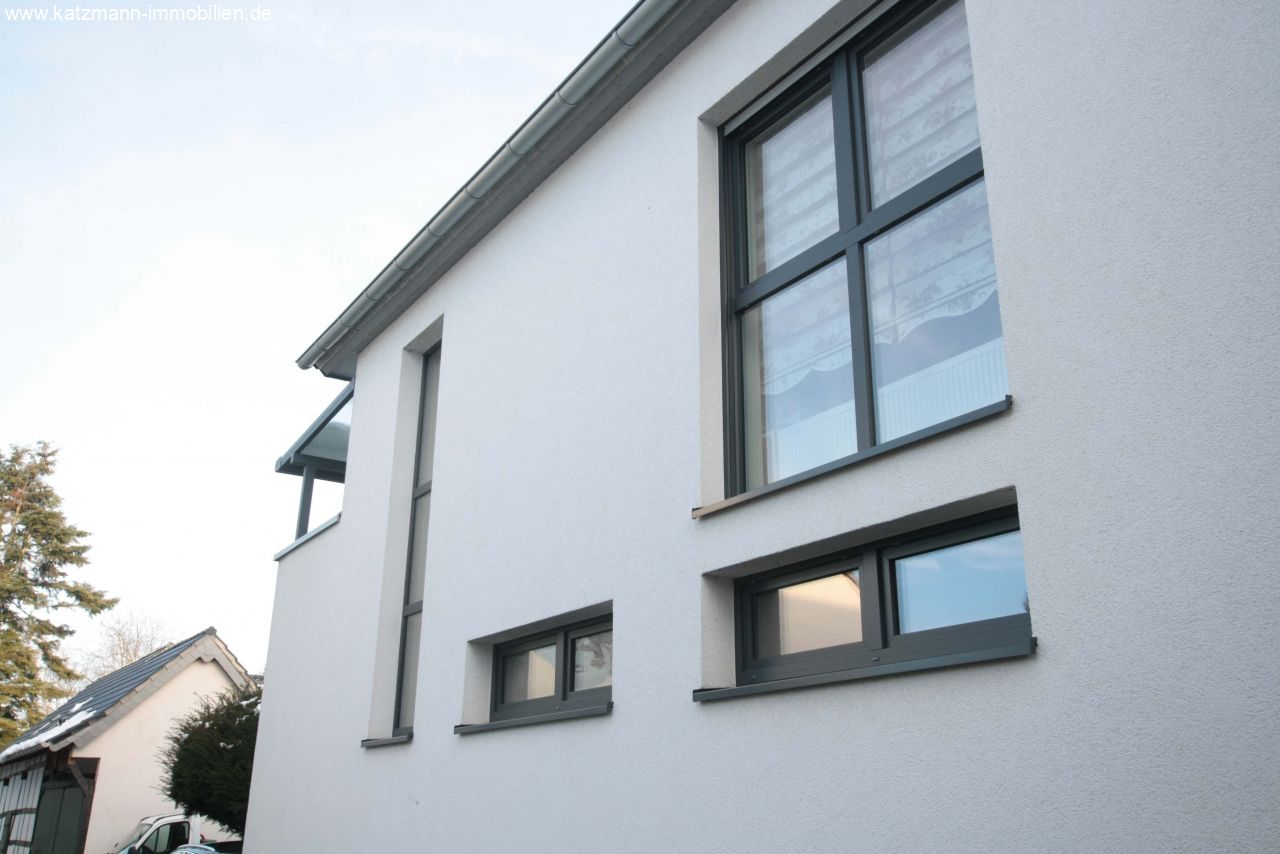 TOP-Doppelhaushälfte inkl. Einbauküche, Kaminofen, Terrasse, Balkon und Stellplatz zu vermieten 