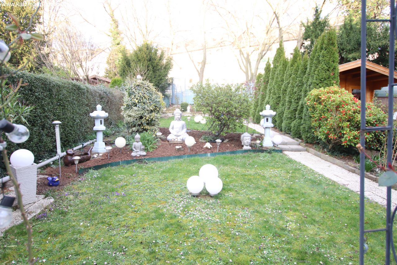 Mehrfamilienhaus mit Terrasse, Loggia und Garage in Zentrallage zu verkaufen (Erweiterung durch Aufstockung möglich) 
