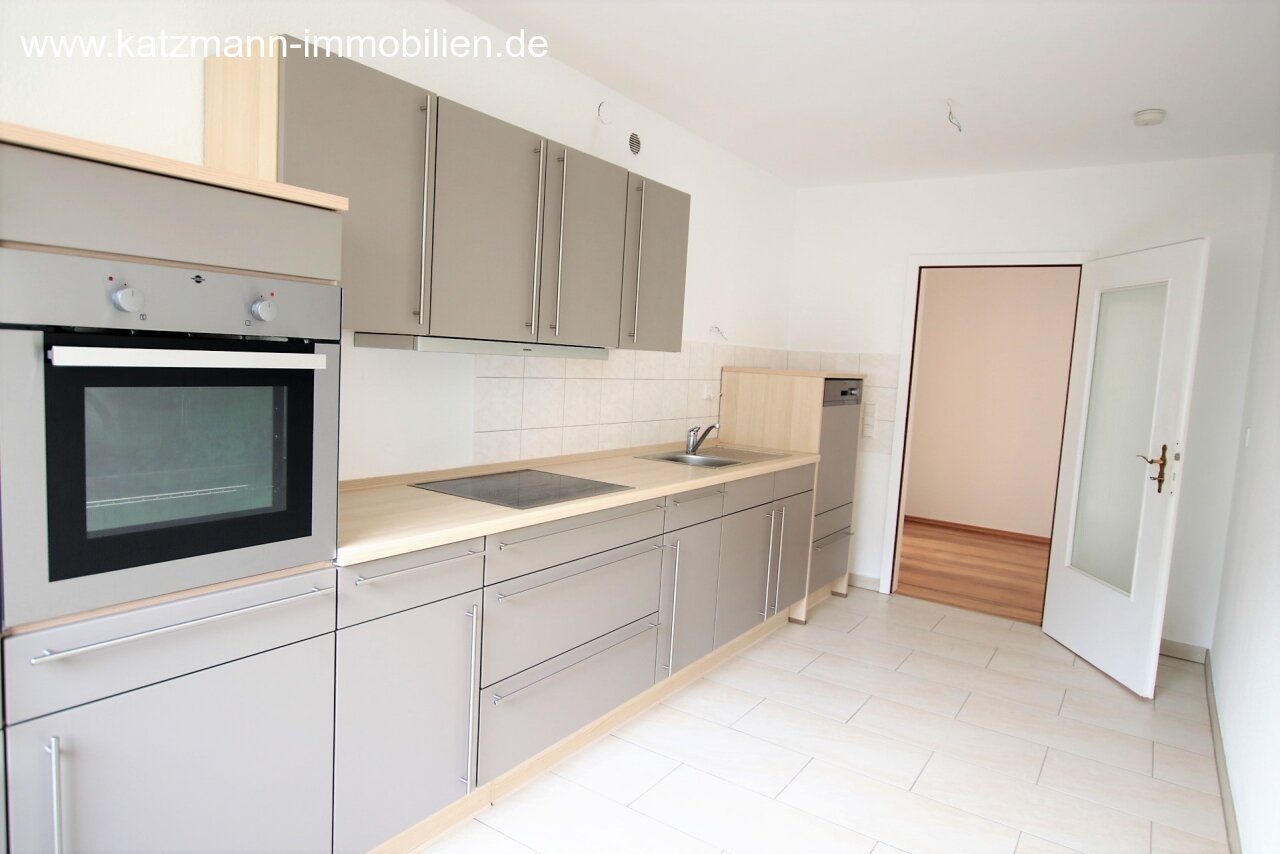 Moderne Einbauküche inklusive! Schöne 3-Zimmerwohnung mit Loggia in guter Lage zu verkaufen! 