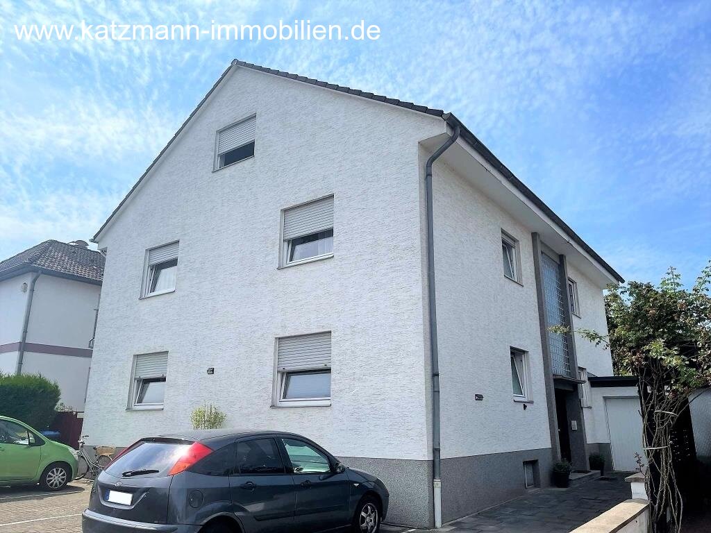 3-Zimmerwohnung im DG eines MFH (nur 3 Eigentümer) in gepflegter Wohngegend zu verkaufen, Achtung: 2 Wohneinheiten! 