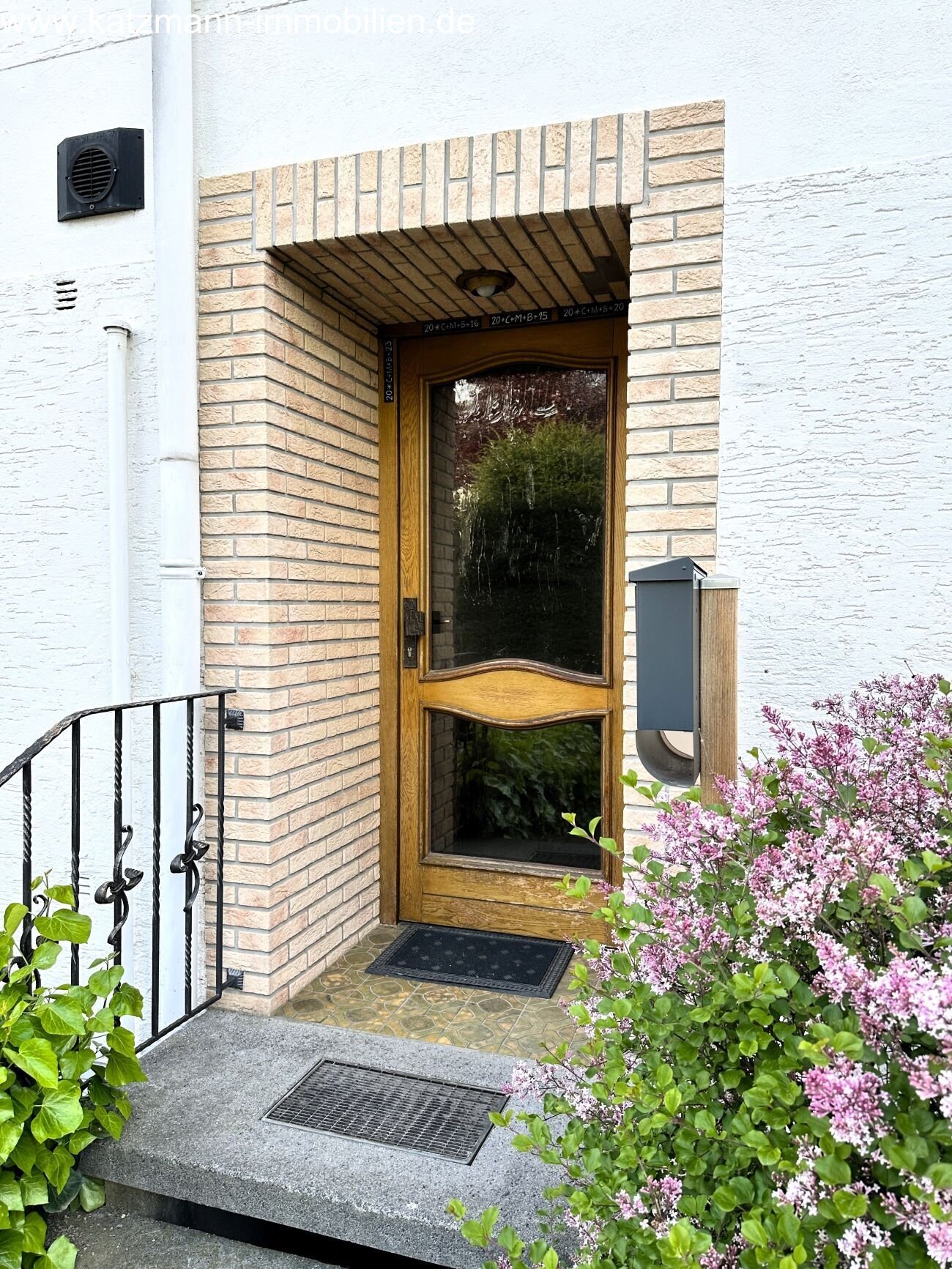 Grote woning met garage in een mooie locatie van Lechenich-Süd te koop (ongeveer 15 minuten lopen van de markt)