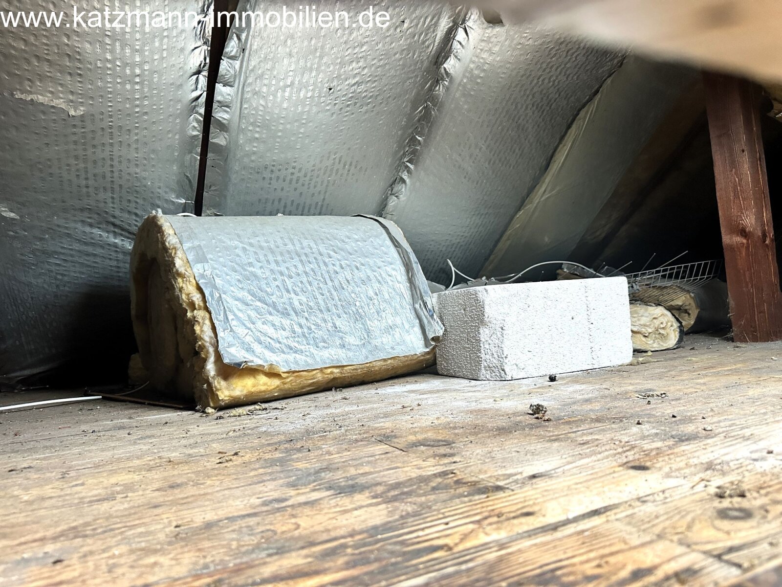 Grote woning met garage in een mooie locatie van Lechenich-Süd te koop (ongeveer 15 minuten lopen van de markt)