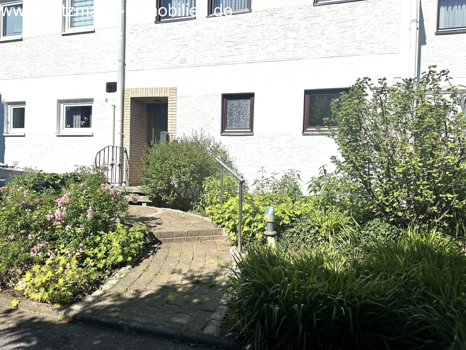 Grote woning met garage in een mooie locatie van Lechenich-Süd te koop (ongeveer 15 minuten lopen van de markt)