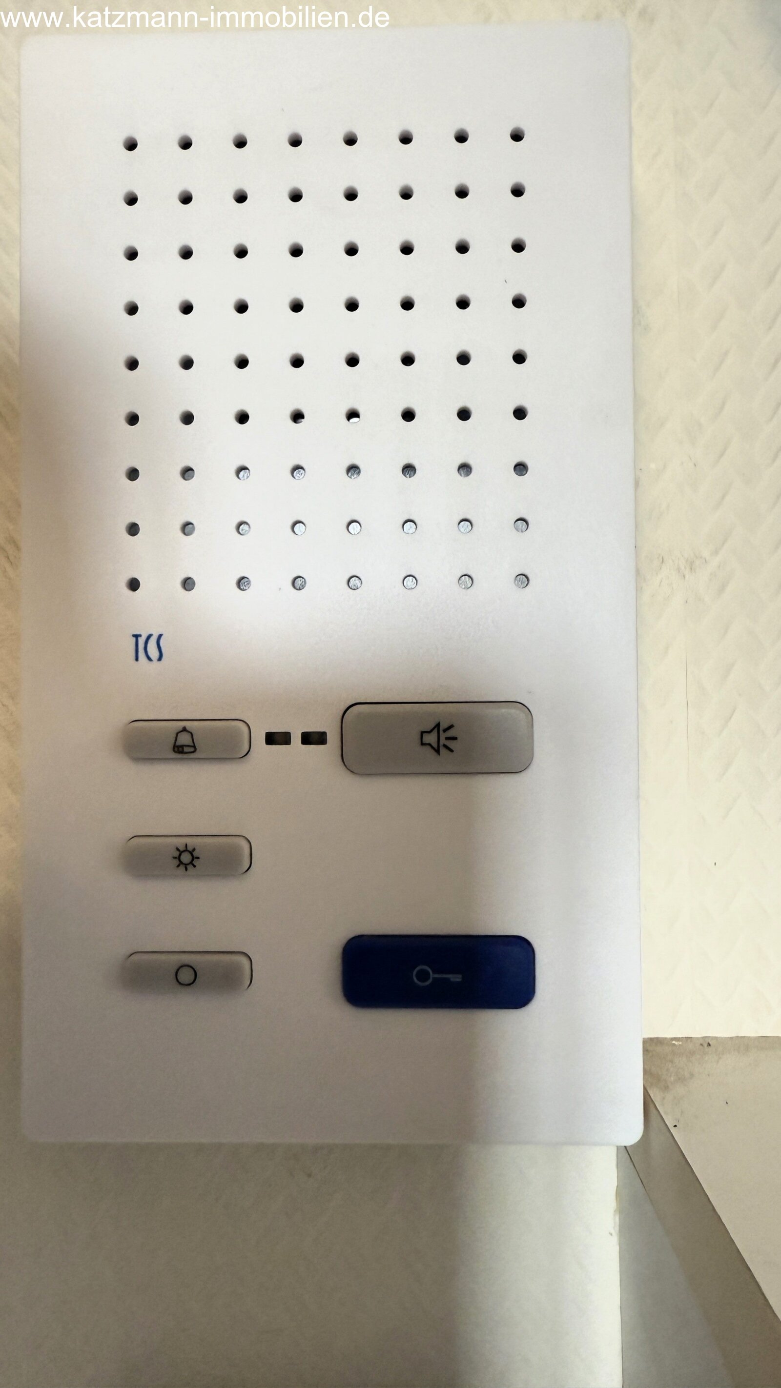 3-kamerwoning met grote loggia in centrale ligging te koop / ondergrondse parkeerplaats inclusief!