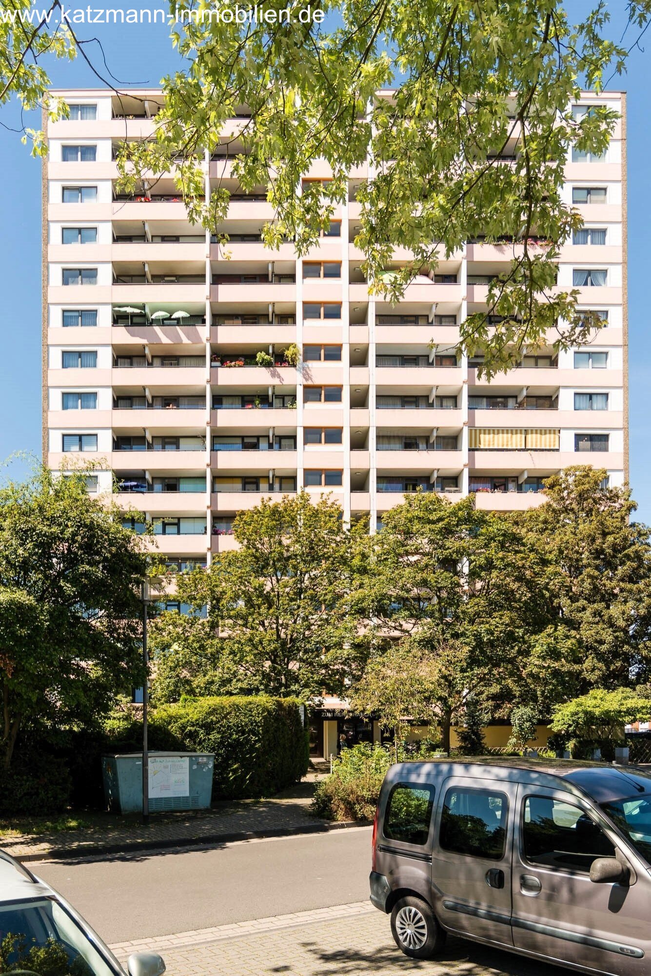 3-kamerwoning met grote loggia in centrale ligging te koop / ondergrondse parkeerplaats inclusief!