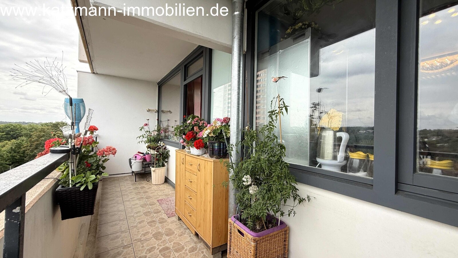 3-kamerwoning met grote loggia in centrale ligging te koop / ondergrondse parkeerplaats inclusief!