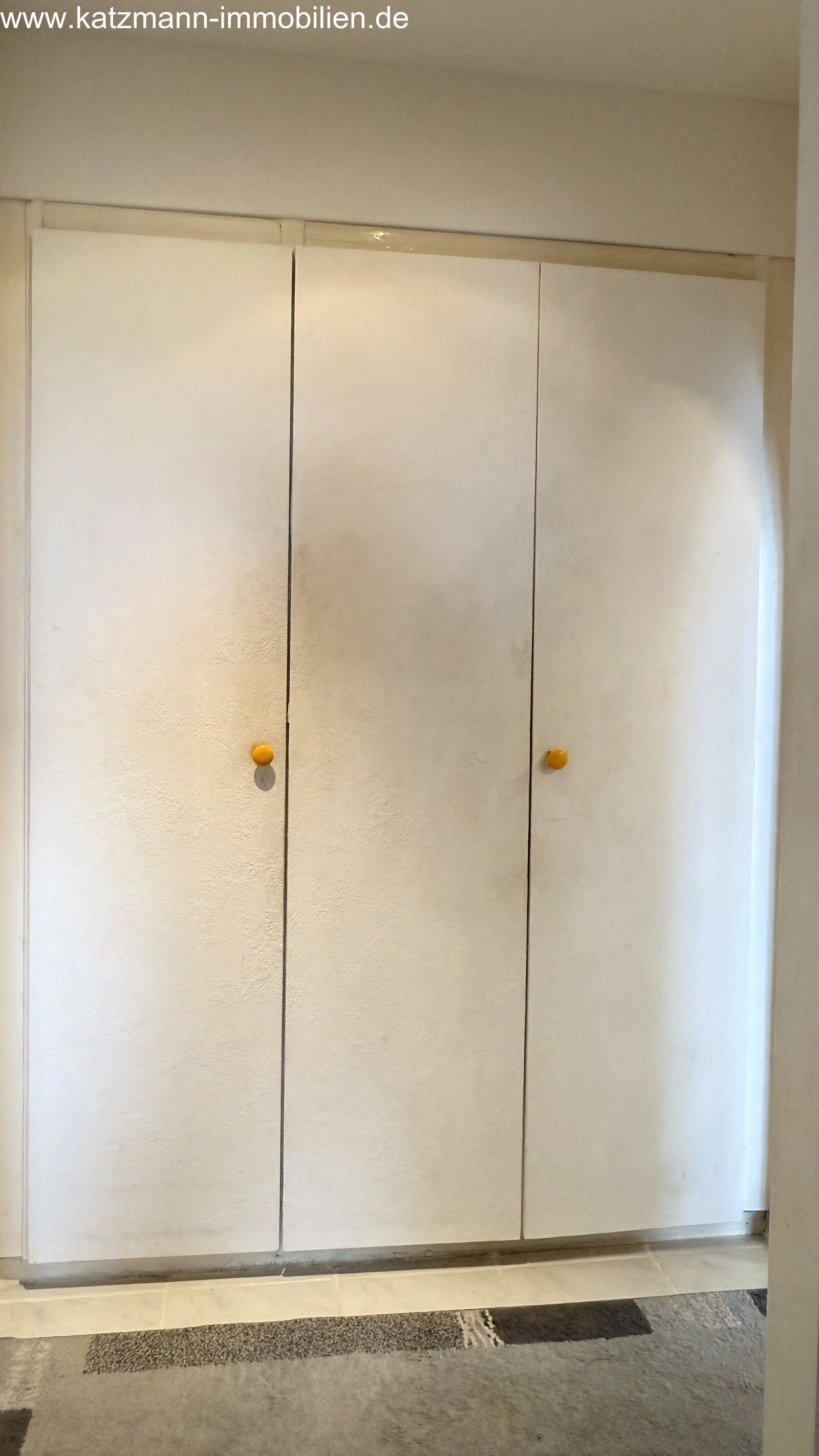 3-kamerwoning met grote loggia in centrale ligging te koop / ondergrondse parkeerplaats inclusief!