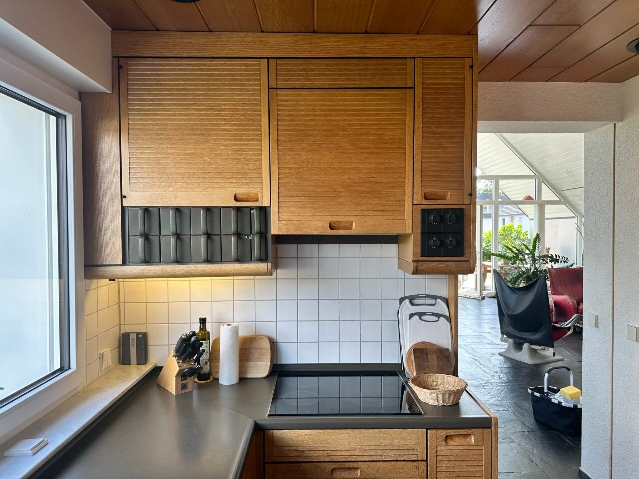 Geweldig een- / tweegezinswoning met een uitzonderlijke studio-woning en een perceel van ongeveer 893 m² te koop in de buurt van het centrum!