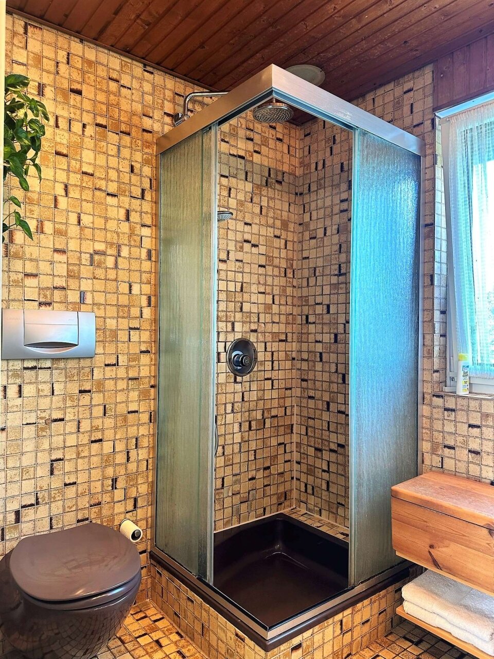 Geweldig een- / tweegezinswoning met een uitzonderlijke studio-woning en een perceel van ongeveer 893 m² te koop in de buurt van het centrum!