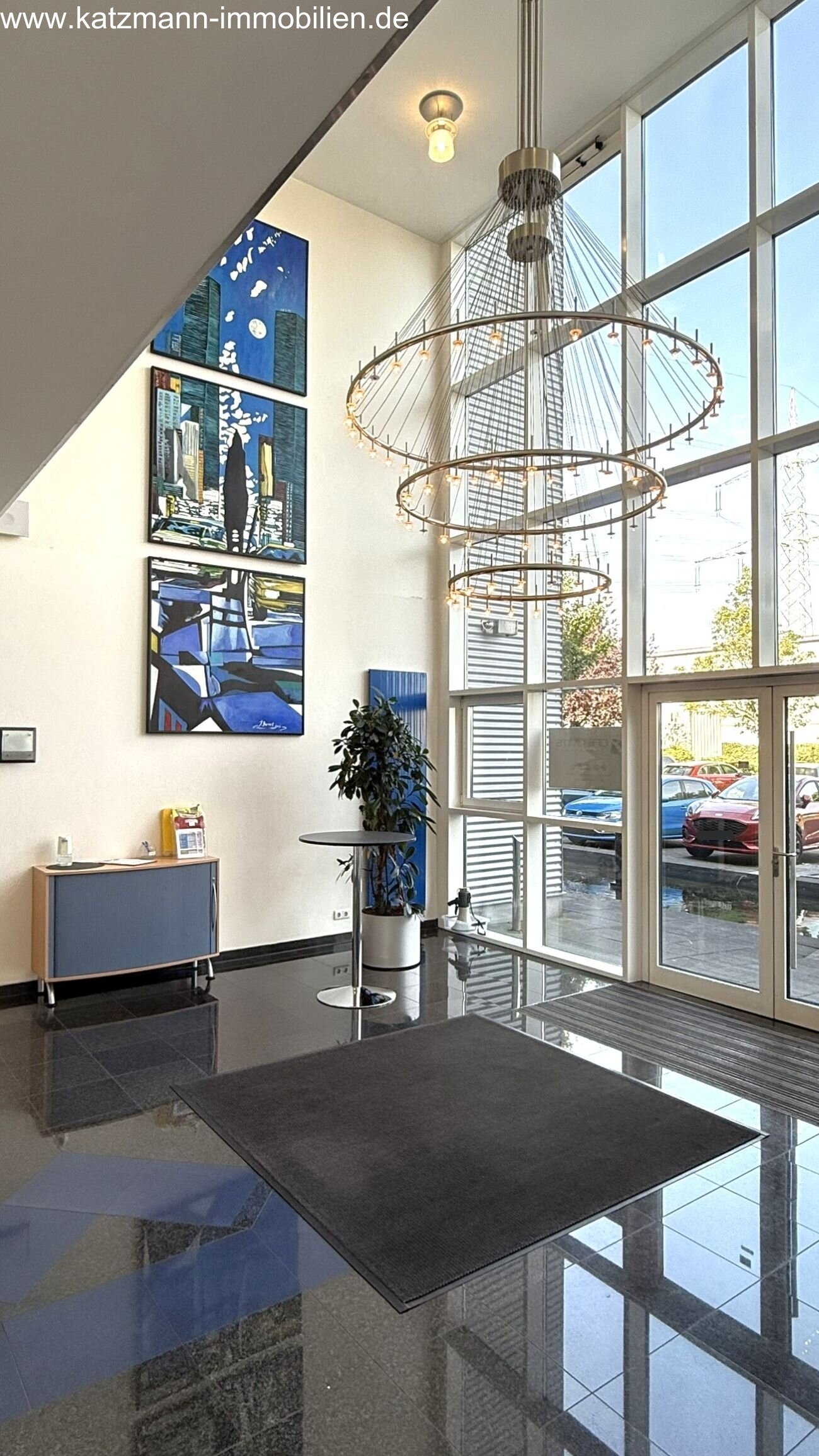 Exklusives Büro-/Verwaltungs-/Schulungsgebäude mit Staffelgeschoss u. großem Grundstück (3.001 m²) zu verkaufen