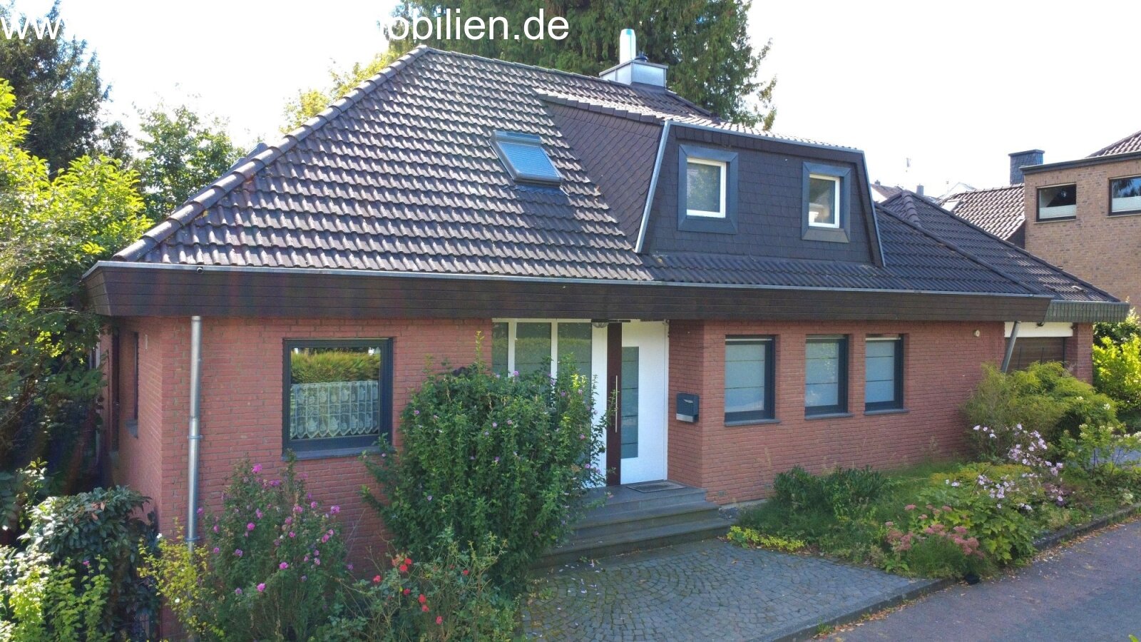 Freistehendes Einfamilienhaus in Bester Lage – Modernisiert, Großzügig & Familiengerecht