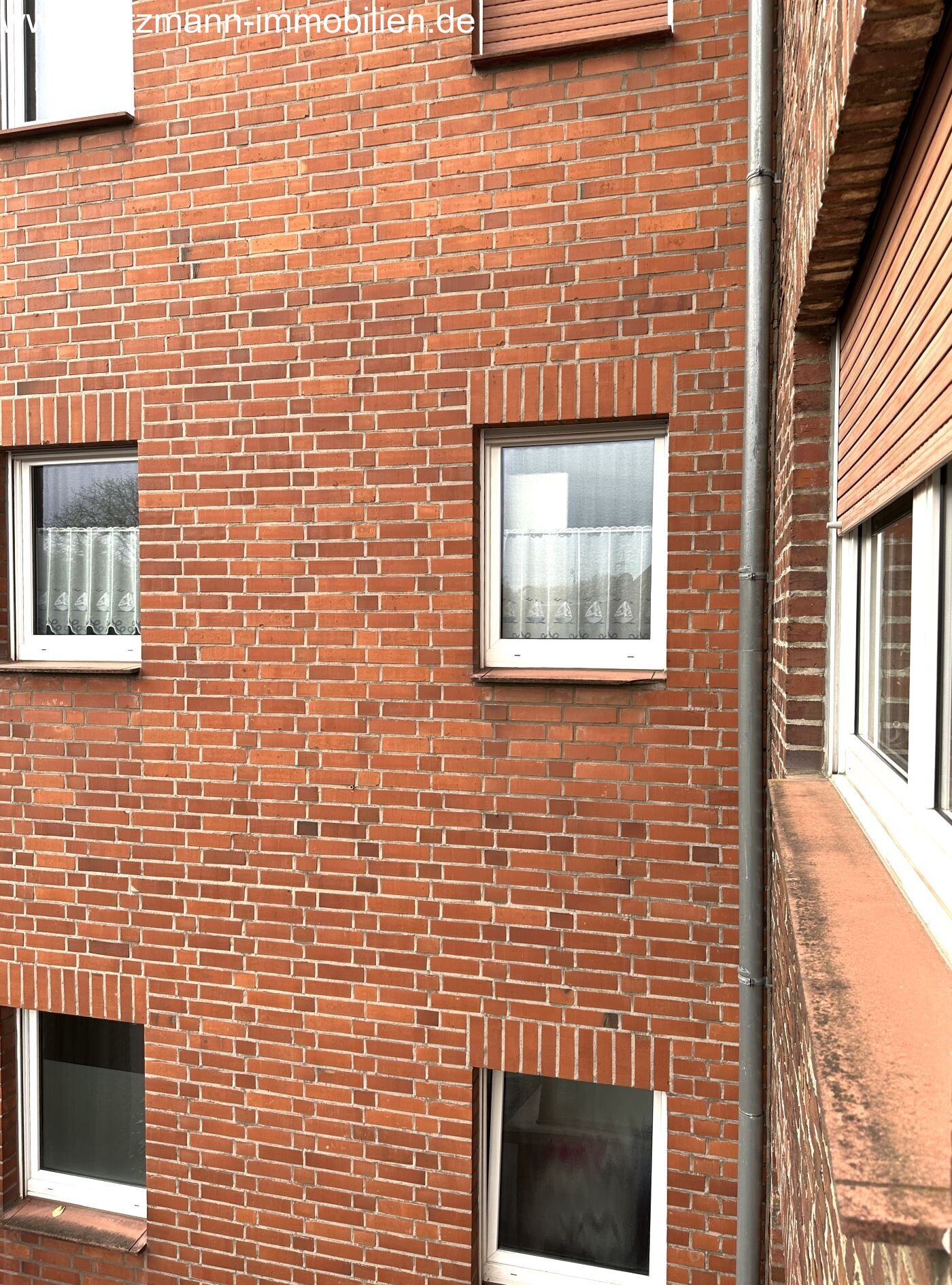 Meergezinswoning + garages + 747 m² groot perceel te koop